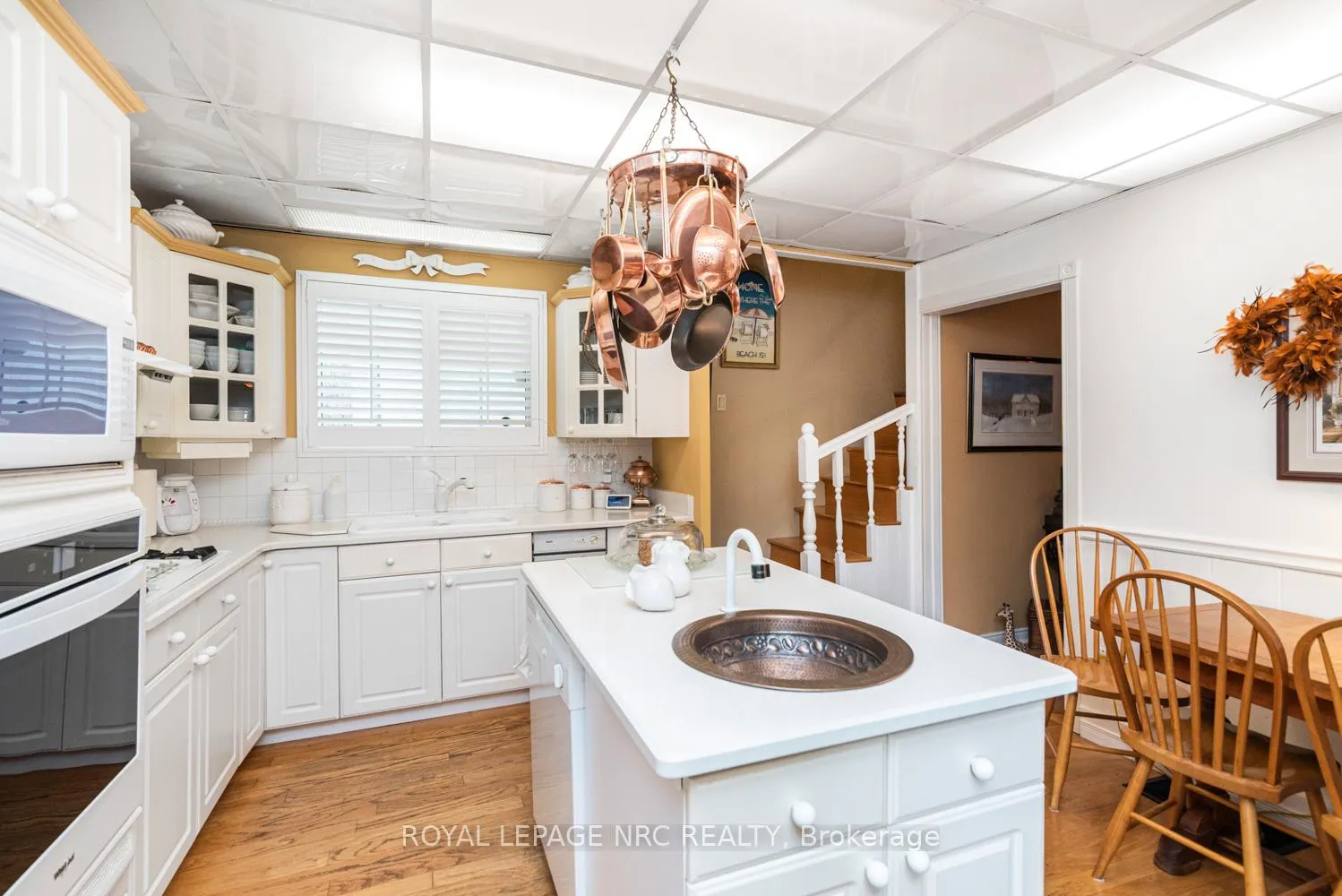 Photo 11 of 31 Victoria Terrace N, Grimsby, Grimsby Beach — HOMEH