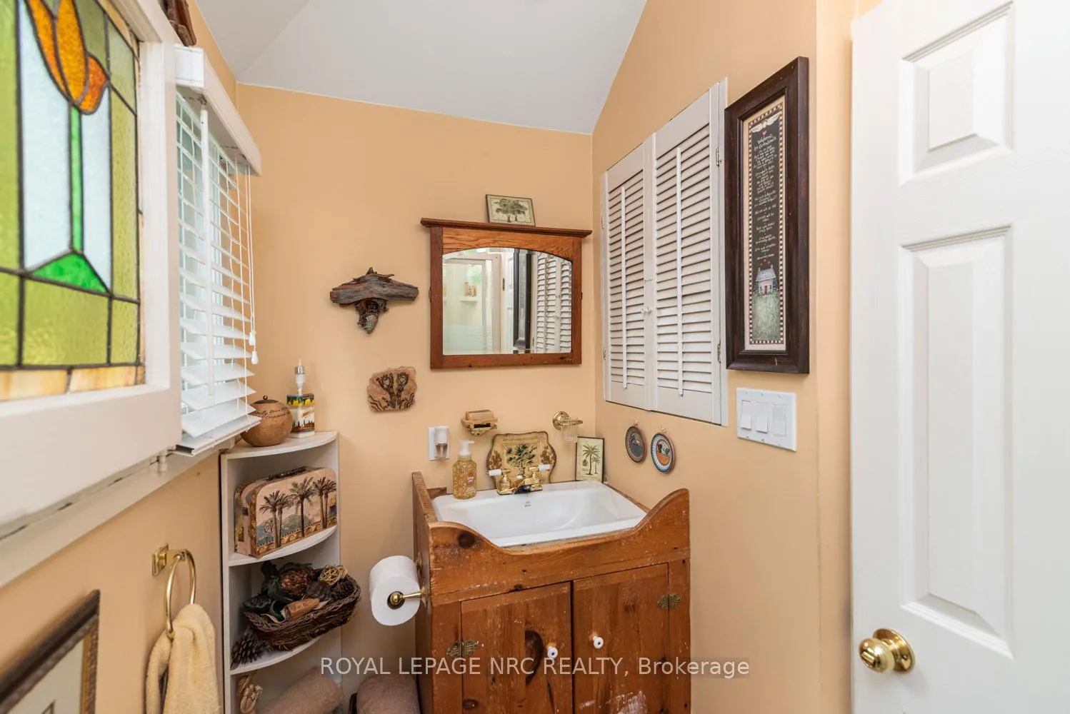 Photo 18 of 31 Victoria Terrace N, Grimsby, Grimsby Beach — HOMEH
