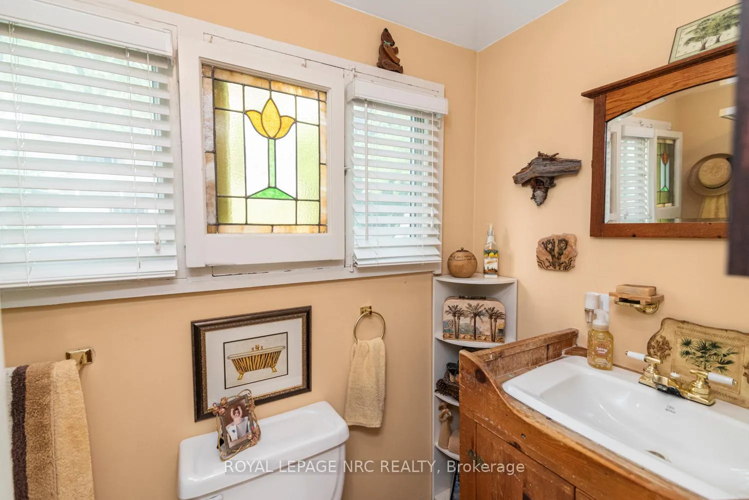 Photo 19 of 31 Victoria Terrace N, Grimsby, Grimsby Beach — HOMEH
