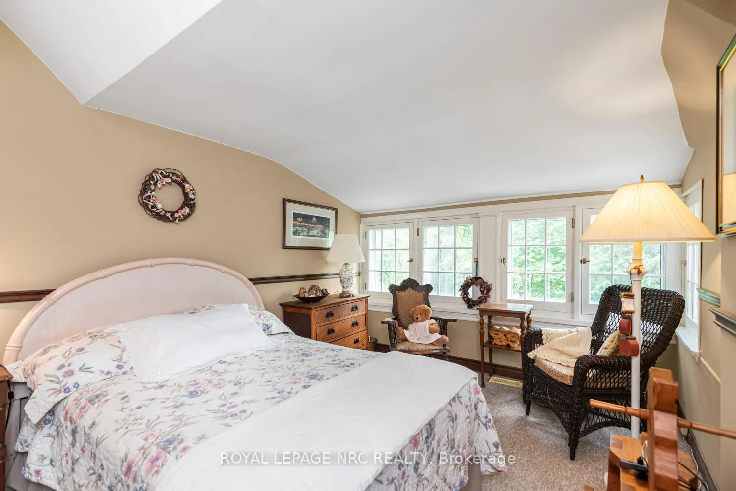 Photo 25 of 31 Victoria Terrace N, Grimsby, Grimsby Beach — HOMEH