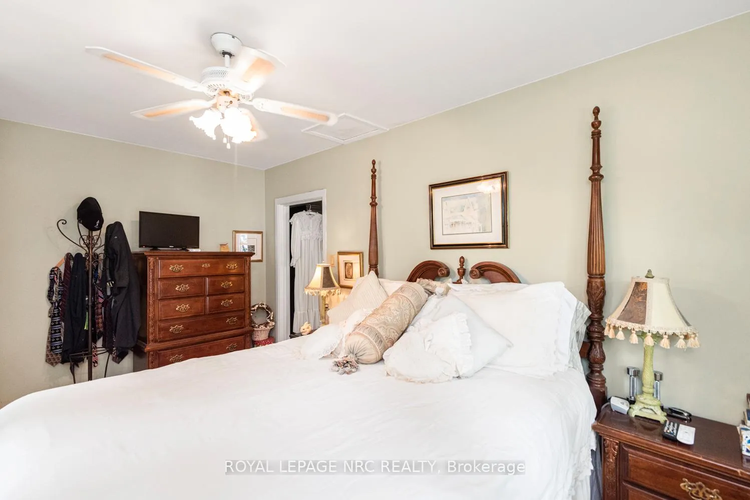 Photo 29 of 31 Victoria Terrace N, Grimsby, Grimsby Beach — HOMEH