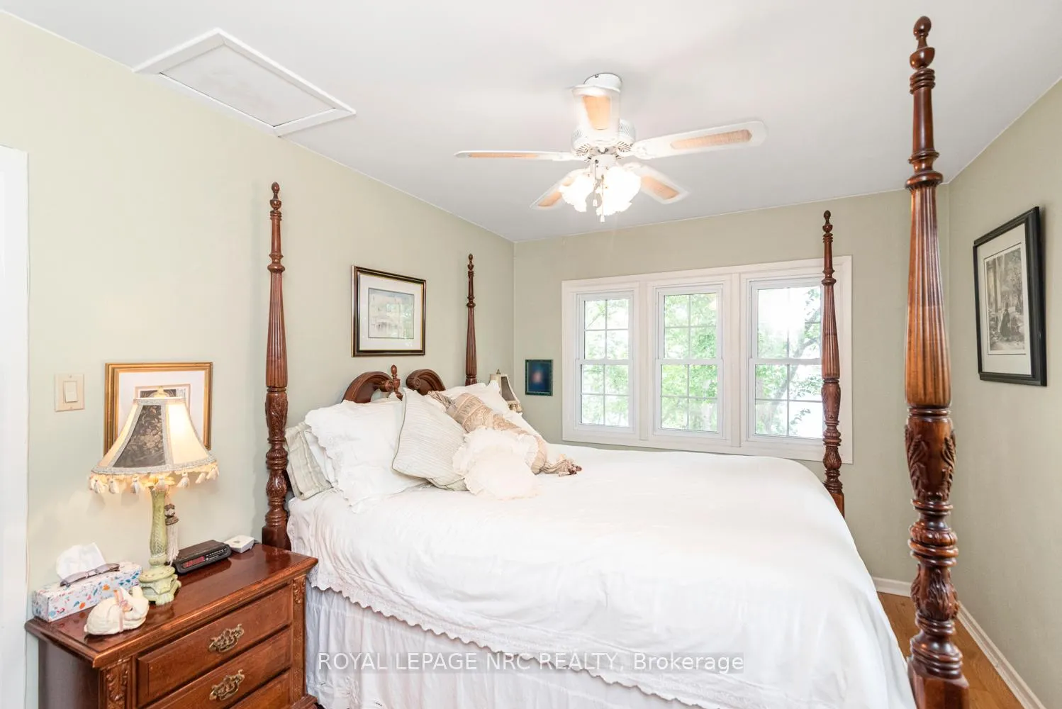 Photo 30 of 31 Victoria Terrace N, Grimsby, Grimsby Beach — HOMEH