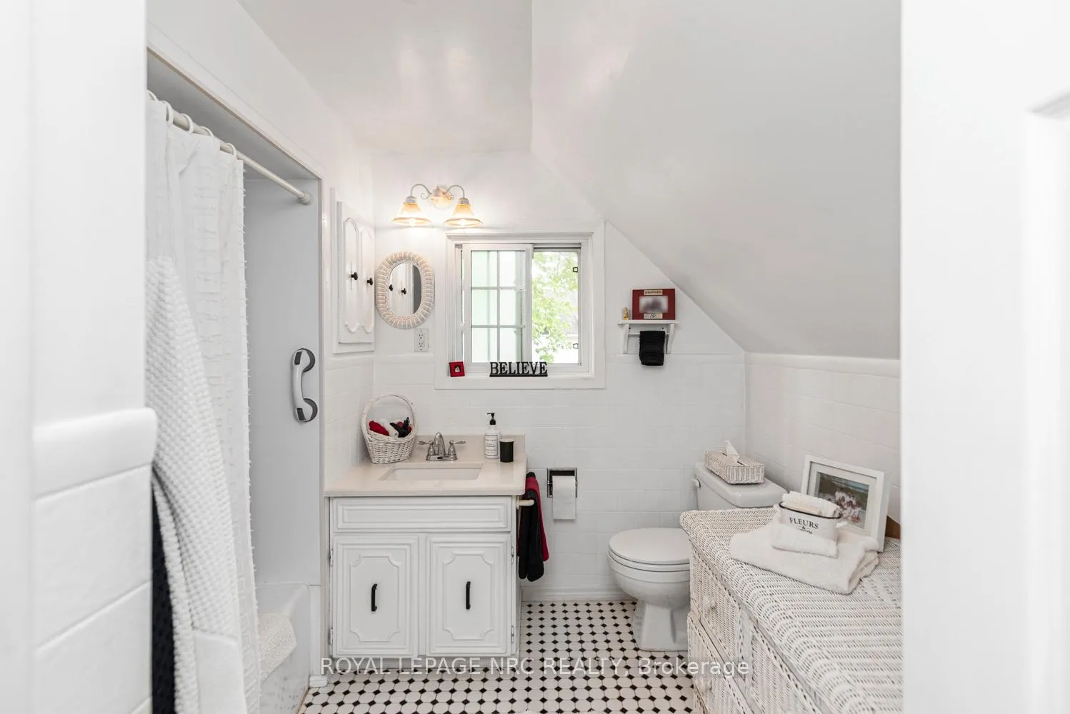 Photo 31 of 31 Victoria Terrace N, Grimsby, Grimsby Beach — HOMEH