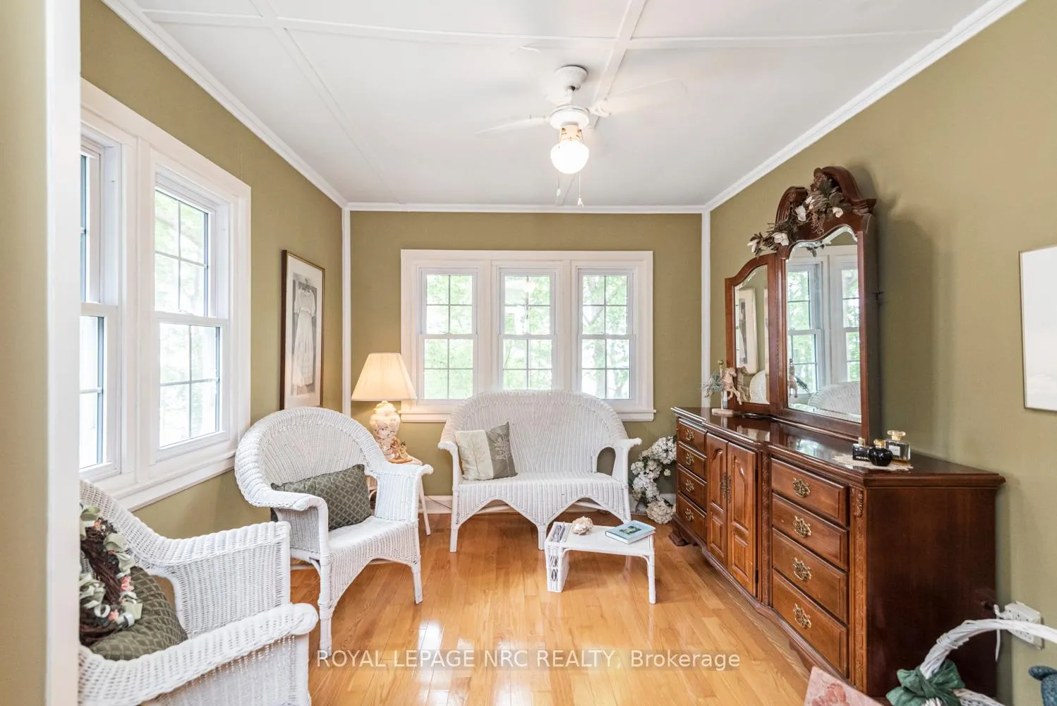 Photo 34 of 31 Victoria Terrace N, Grimsby, Grimsby Beach — HOMEH