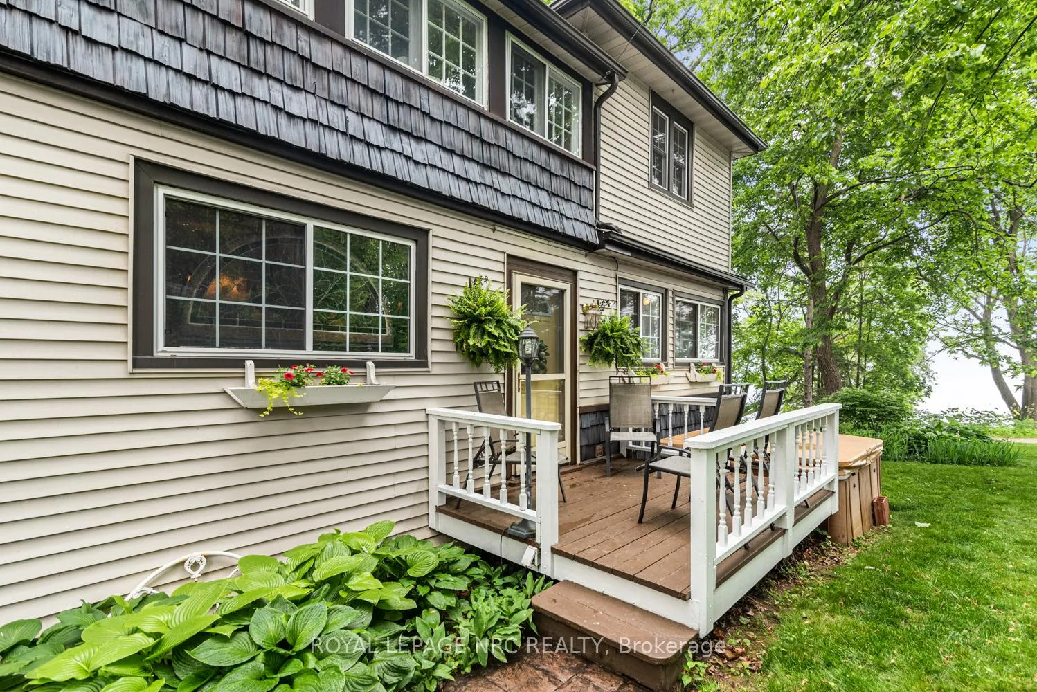 Photo 36 of 31 Victoria Terrace N, Grimsby, Grimsby Beach — HOMEH