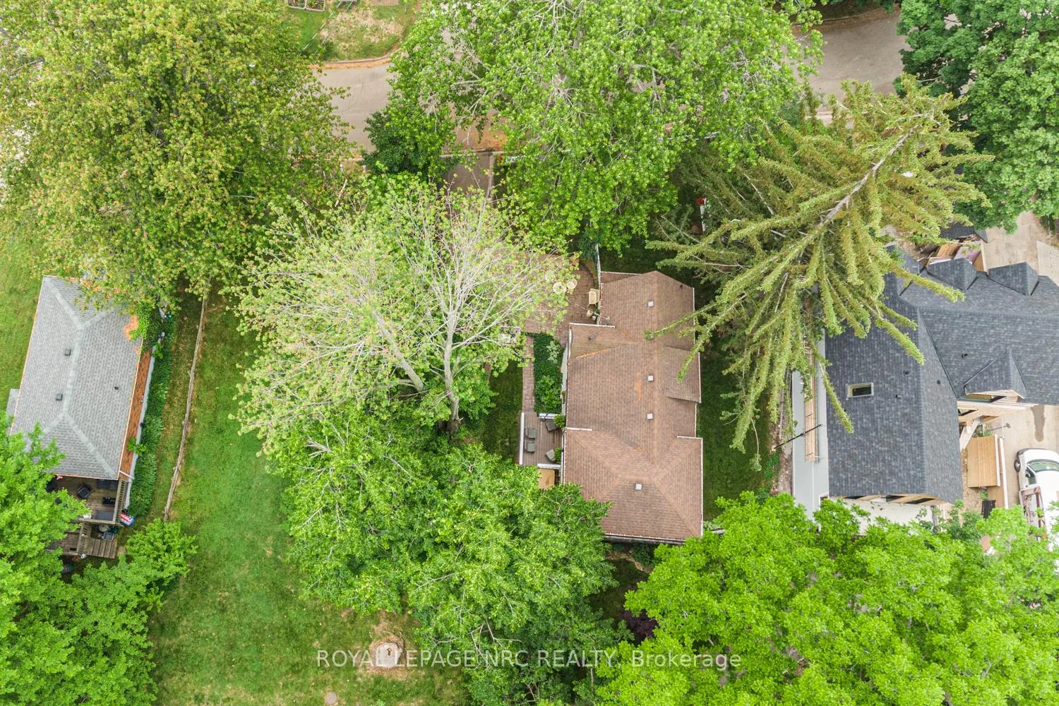 Photo 40 of 31 Victoria Terrace N, Grimsby, Grimsby Beach — HOMEH