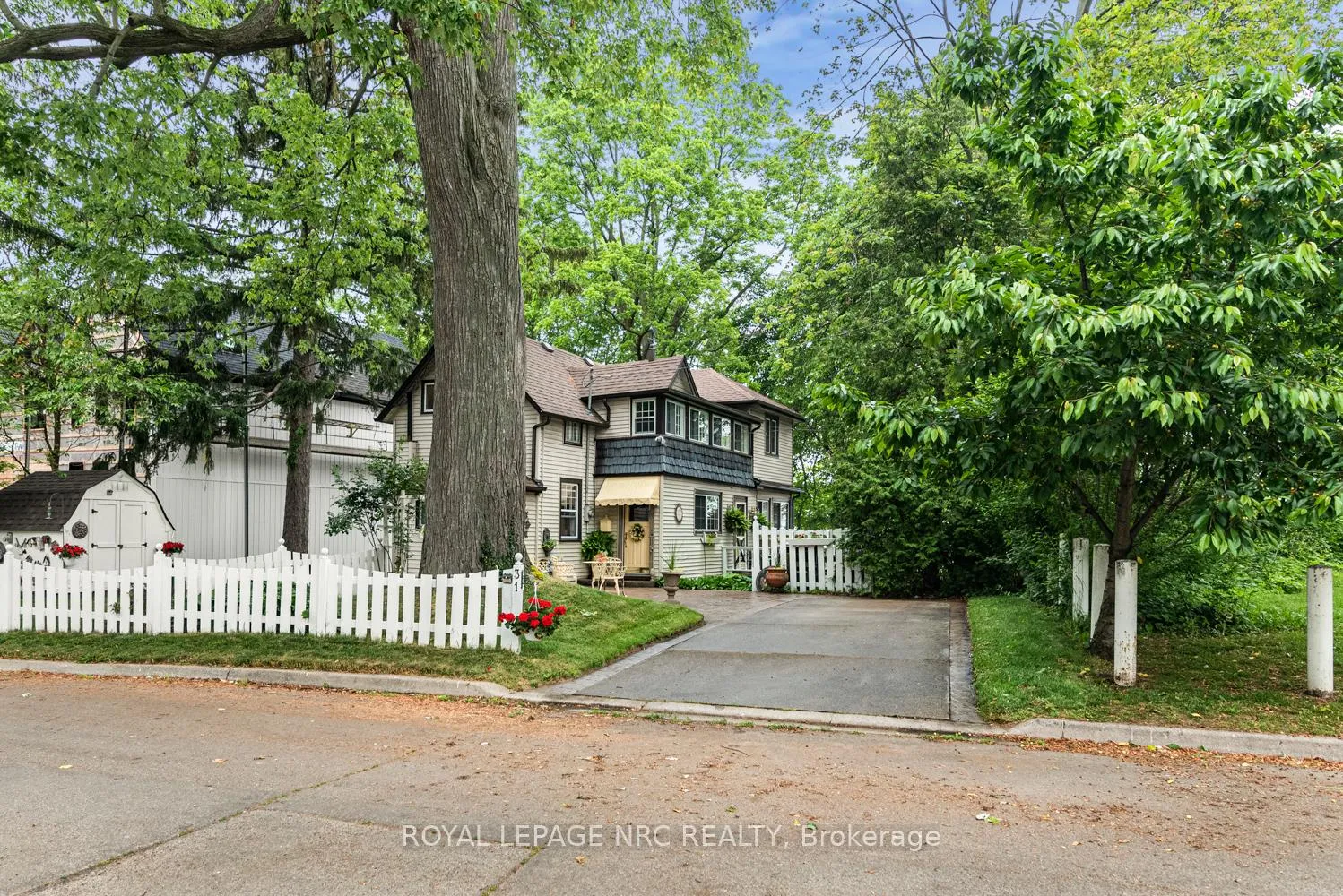 Photo 44 of 31 Victoria Terrace N, Grimsby, Grimsby Beach — HOMEH