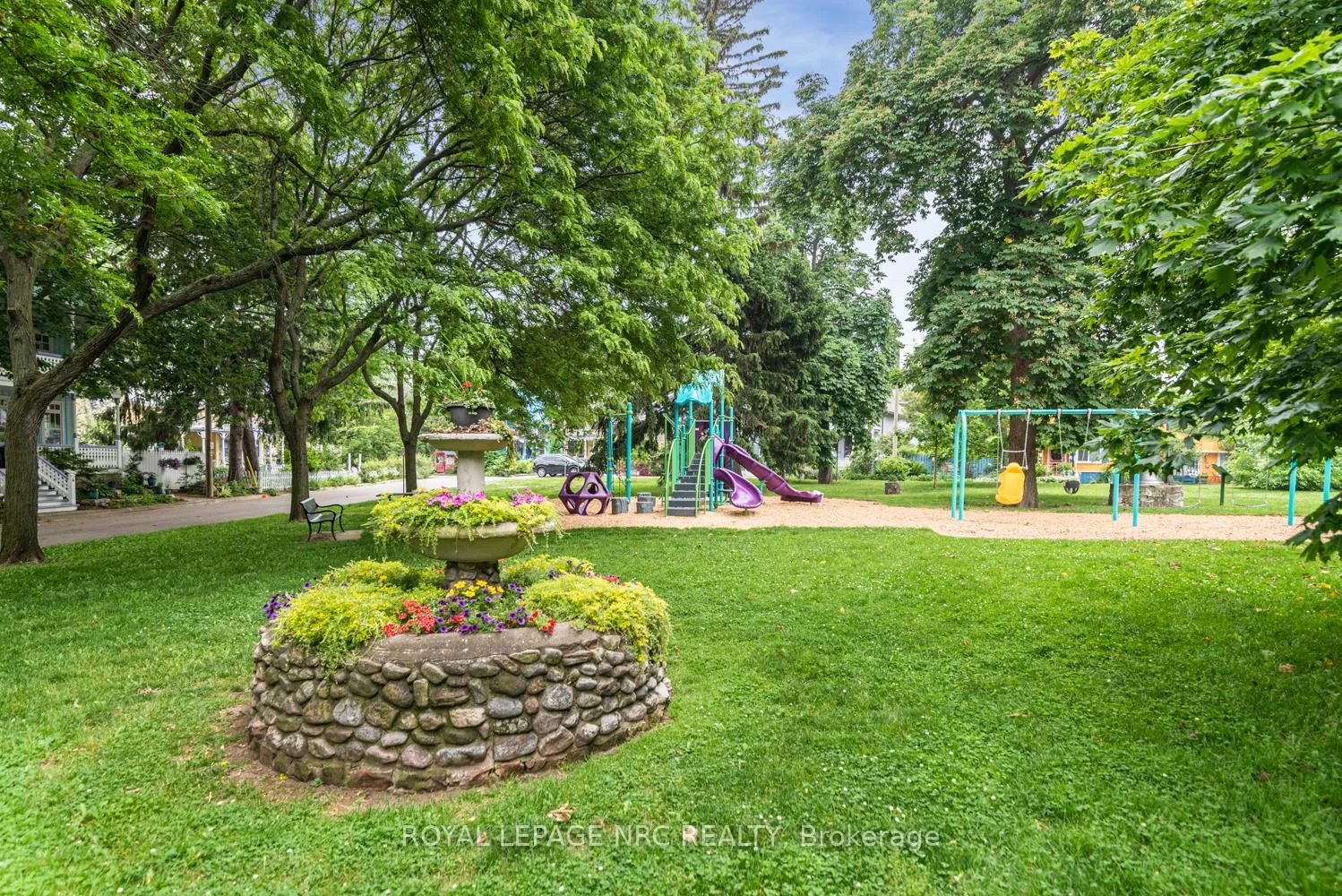 Photo 47 of 31 Victoria Terrace N, Grimsby, Grimsby Beach — HOMEH
