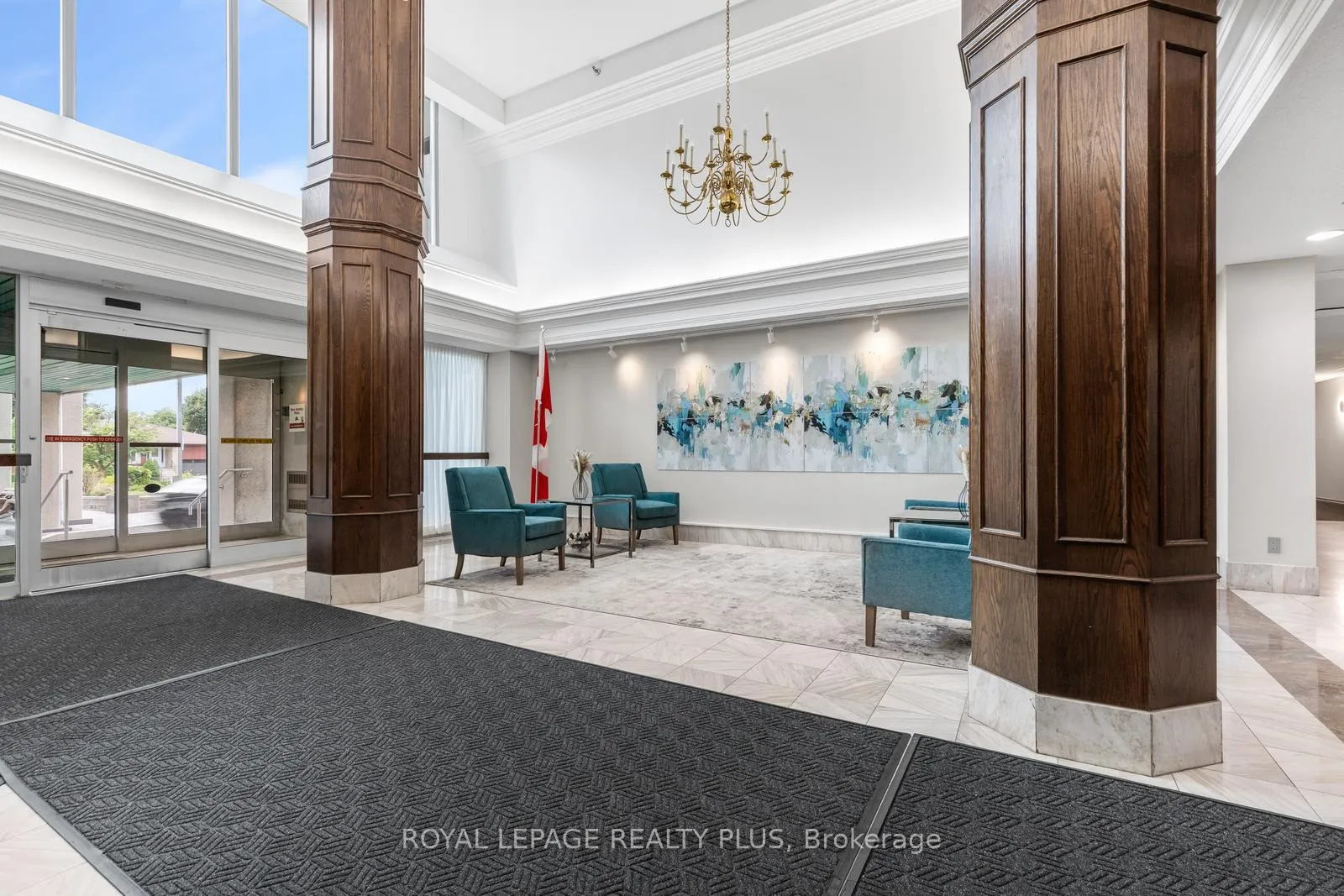 Photo 3 of Unit 301, 330 Mill Street S, Brampton, Brampton South — HOMEH