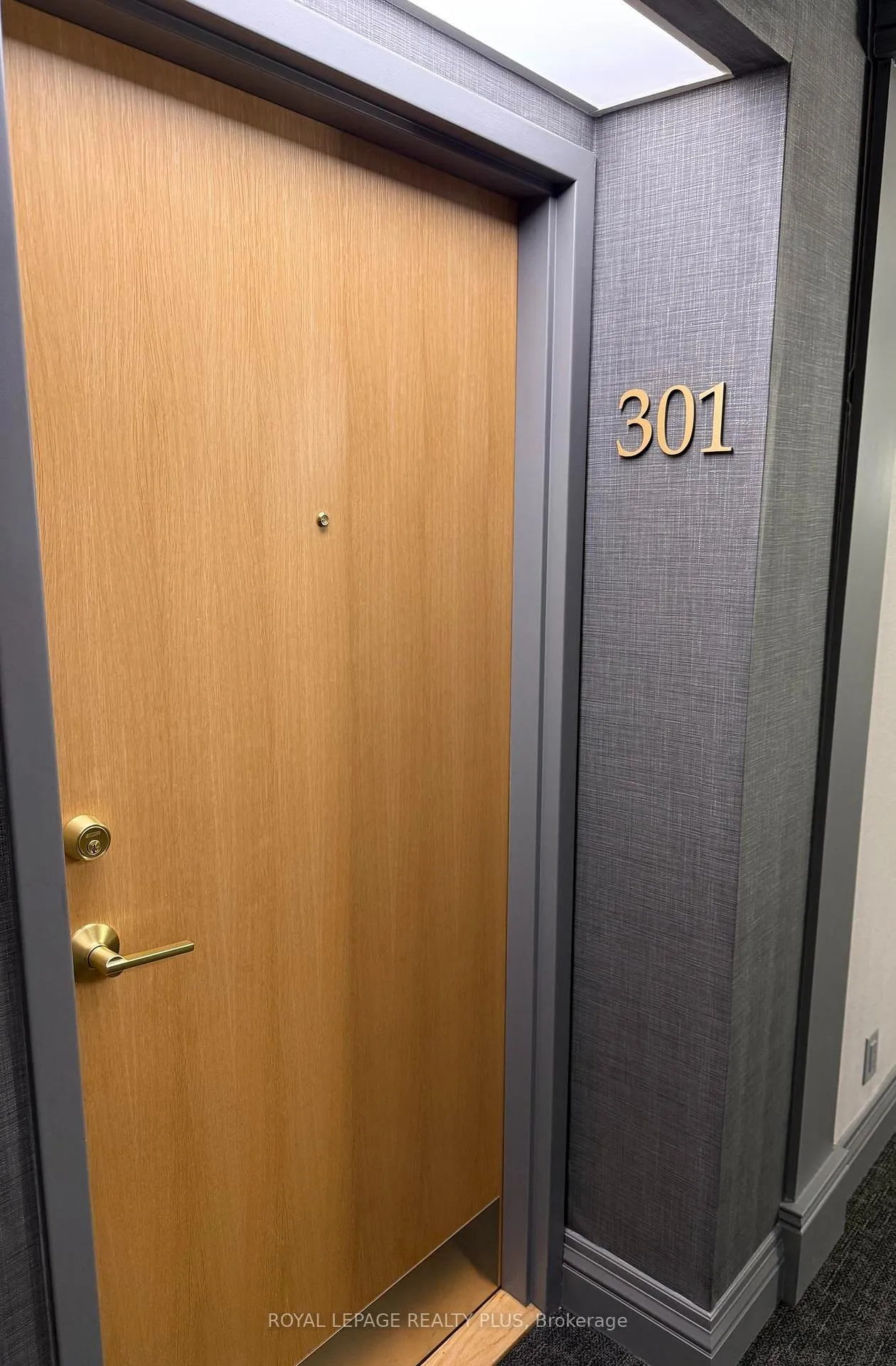 Photo 5 of Unit 301, 330 Mill Street S, Brampton, Brampton South — HOMEH