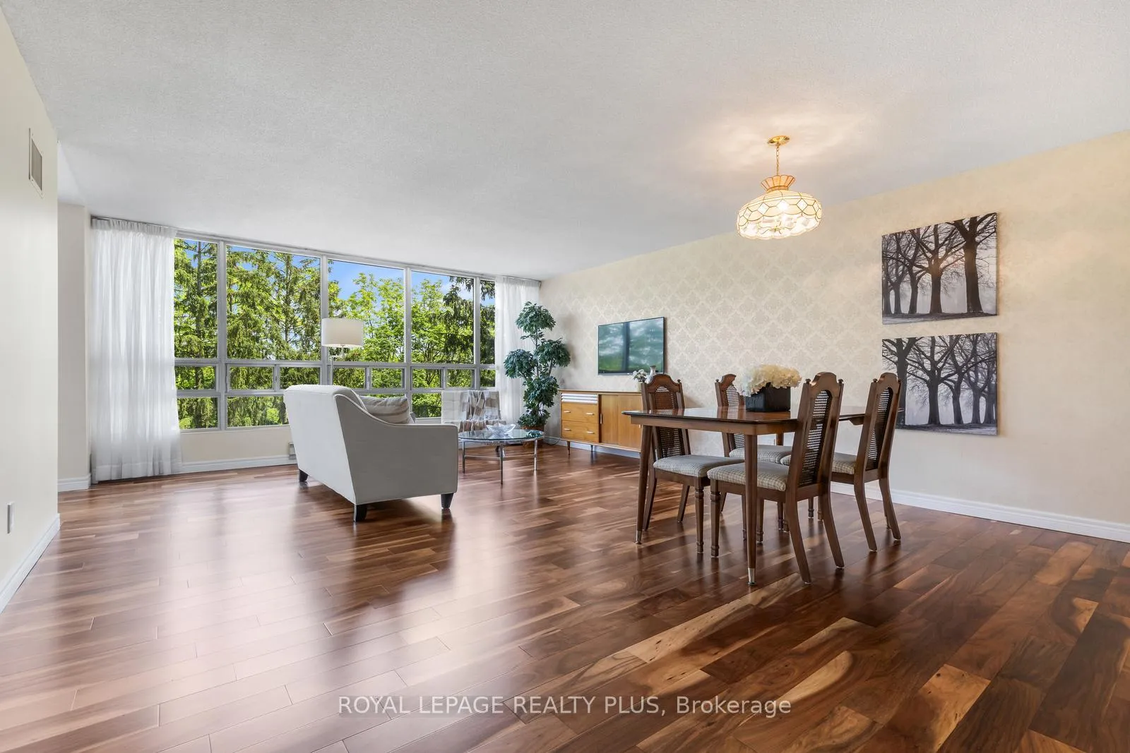 Photo 7 of Unit 301, 330 Mill Street S, Brampton, Brampton South — HOMEH
