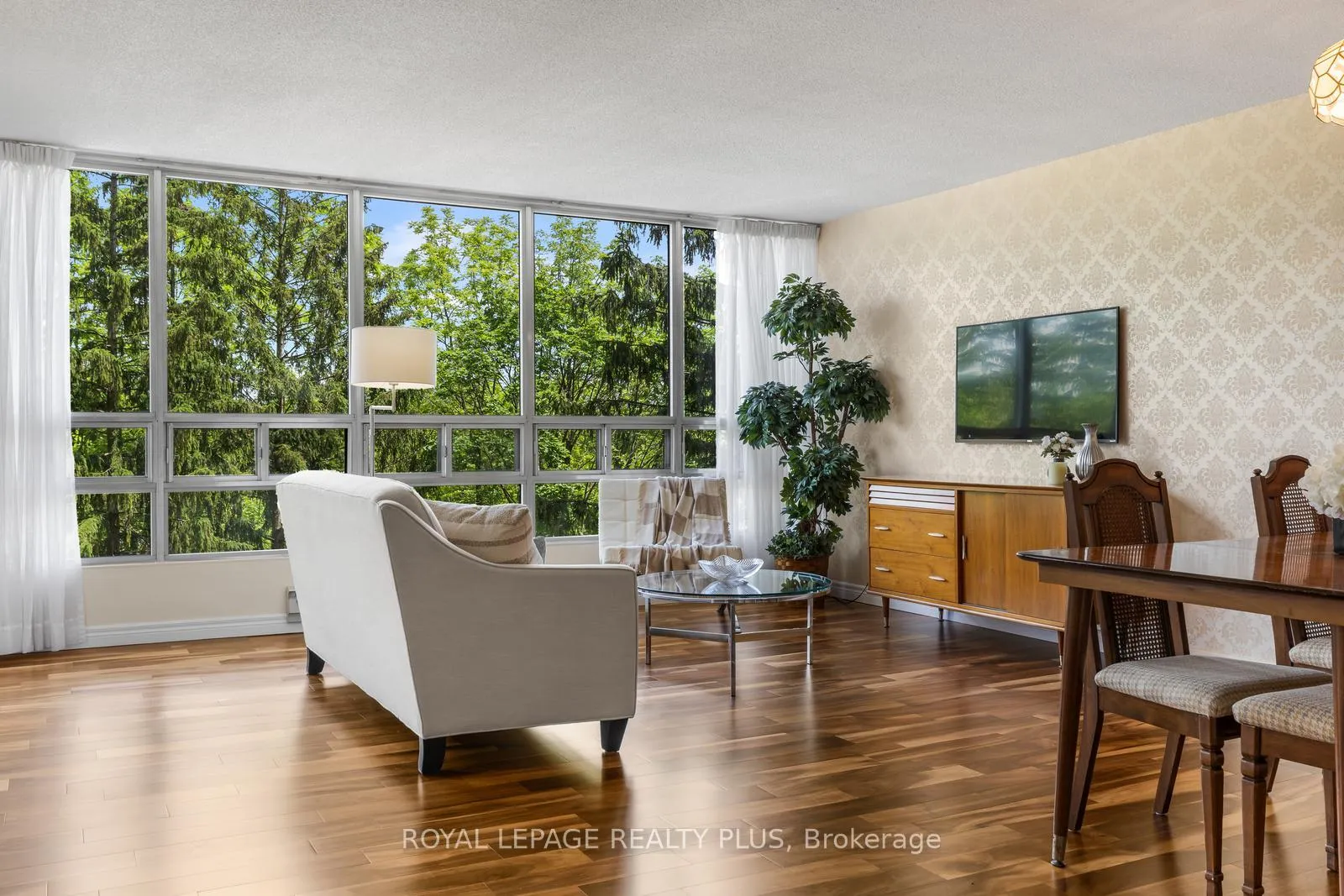 Photo 9 of Unit 301, 330 Mill Street S, Brampton, Brampton South — HOMEH