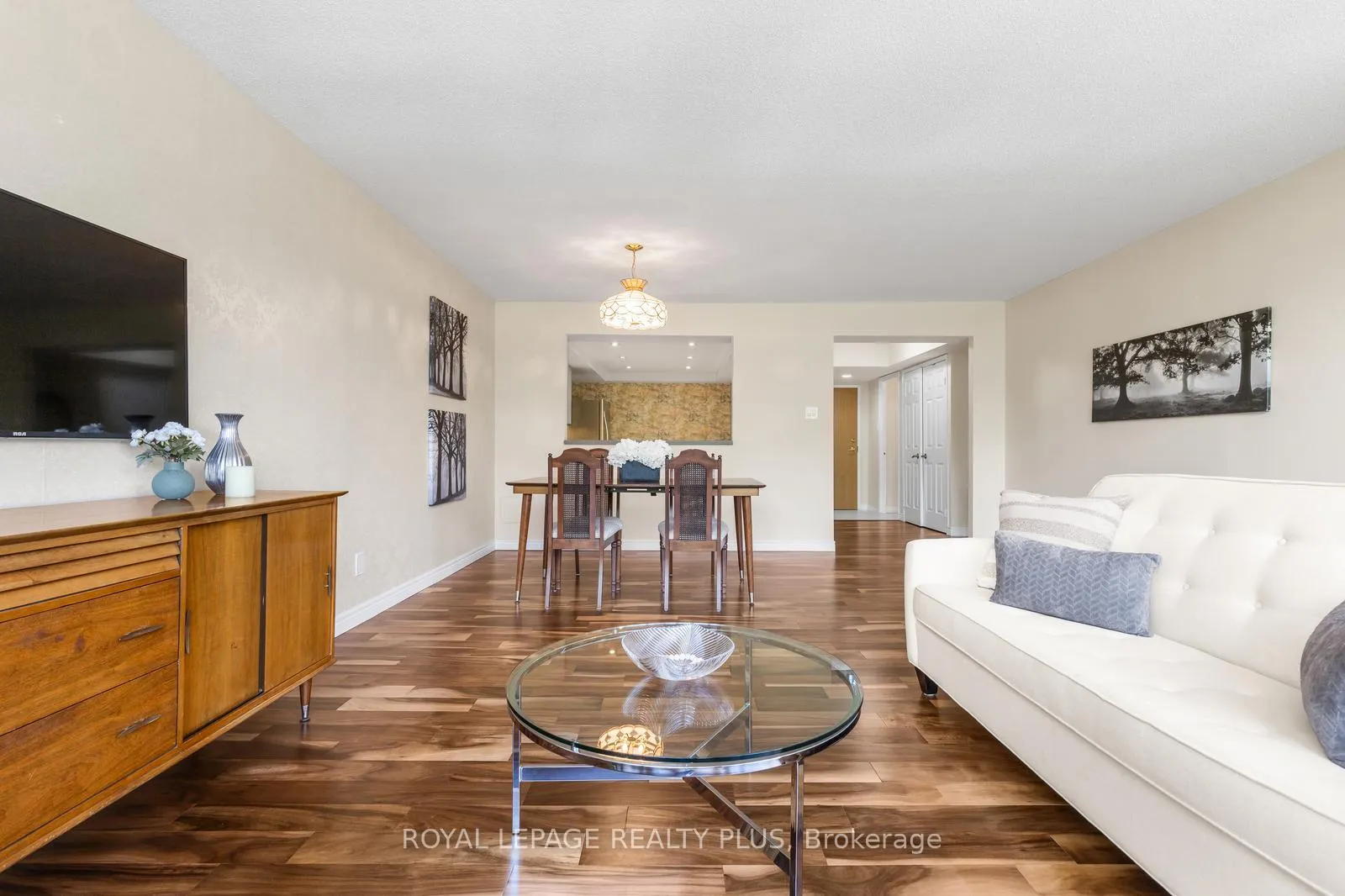 Photo 10 of Unit 301, 330 Mill Street S, Brampton, Brampton South — HOMEH