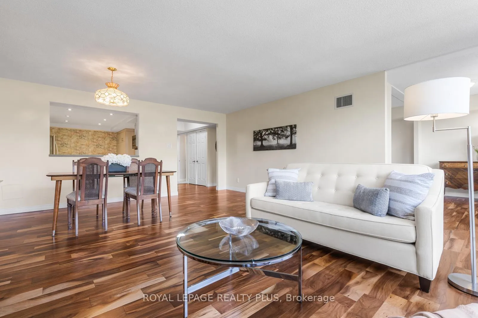 Photo 11 of Unit 301, 330 Mill Street S, Brampton, Brampton South — HOMEH