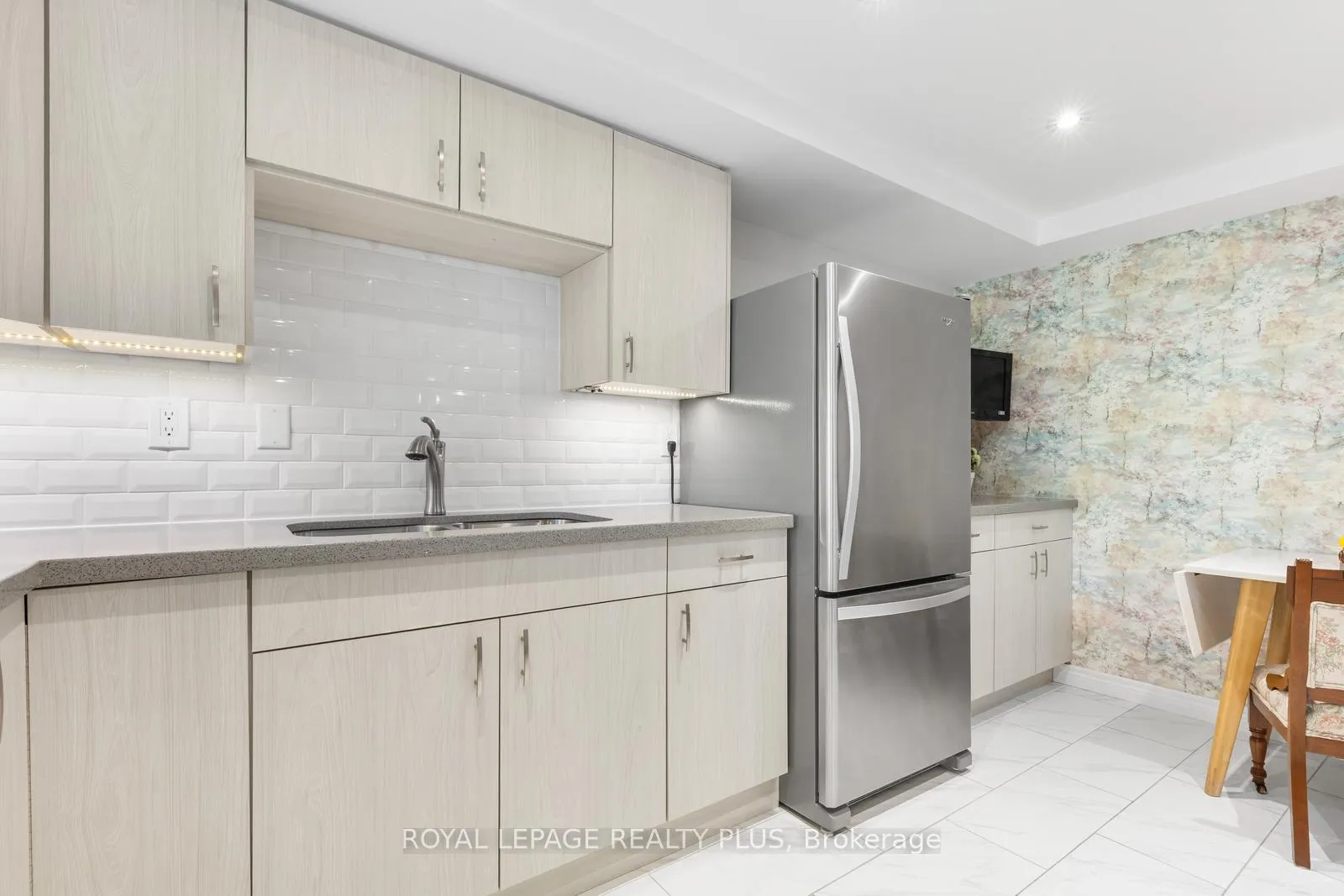 Photo 16 of Unit 301, 330 Mill Street S, Brampton, Brampton South — HOMEH