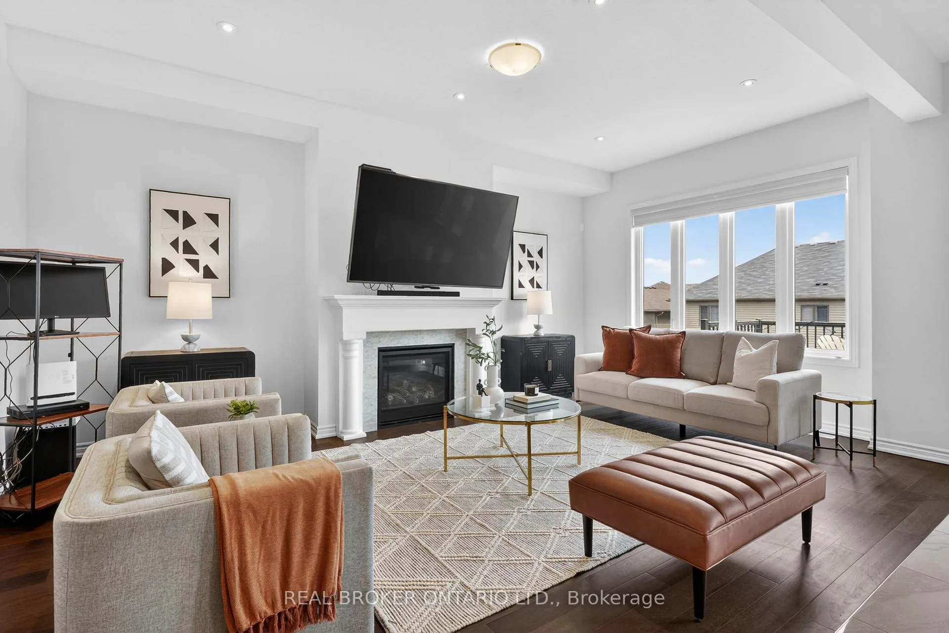Photo 2 of 4057 Highland Park Drive, Lincoln, Beamsville — HOMEH