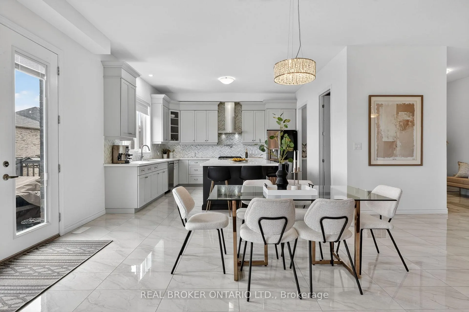 Photo 3 of 4057 Highland Park Drive, Lincoln, Beamsville — HOMEH