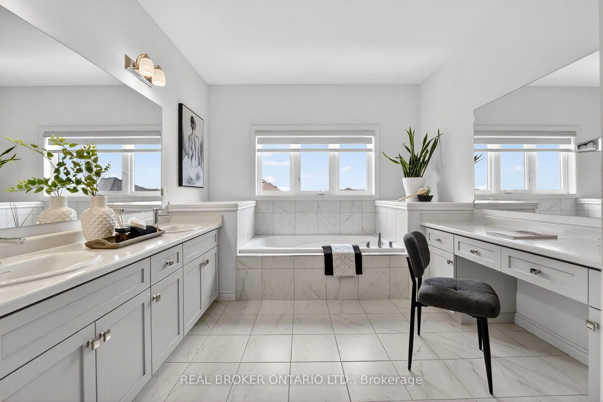 Photo 4 of 4057 Highland Park Drive, Lincoln, Beamsville — HOMEH