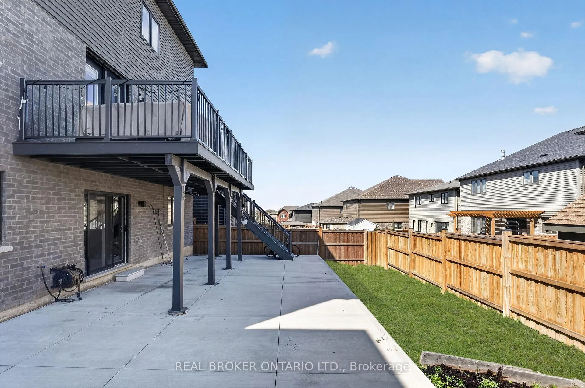 Photo 5 of 4057 Highland Park Drive, Lincoln, Beamsville — HOMEH