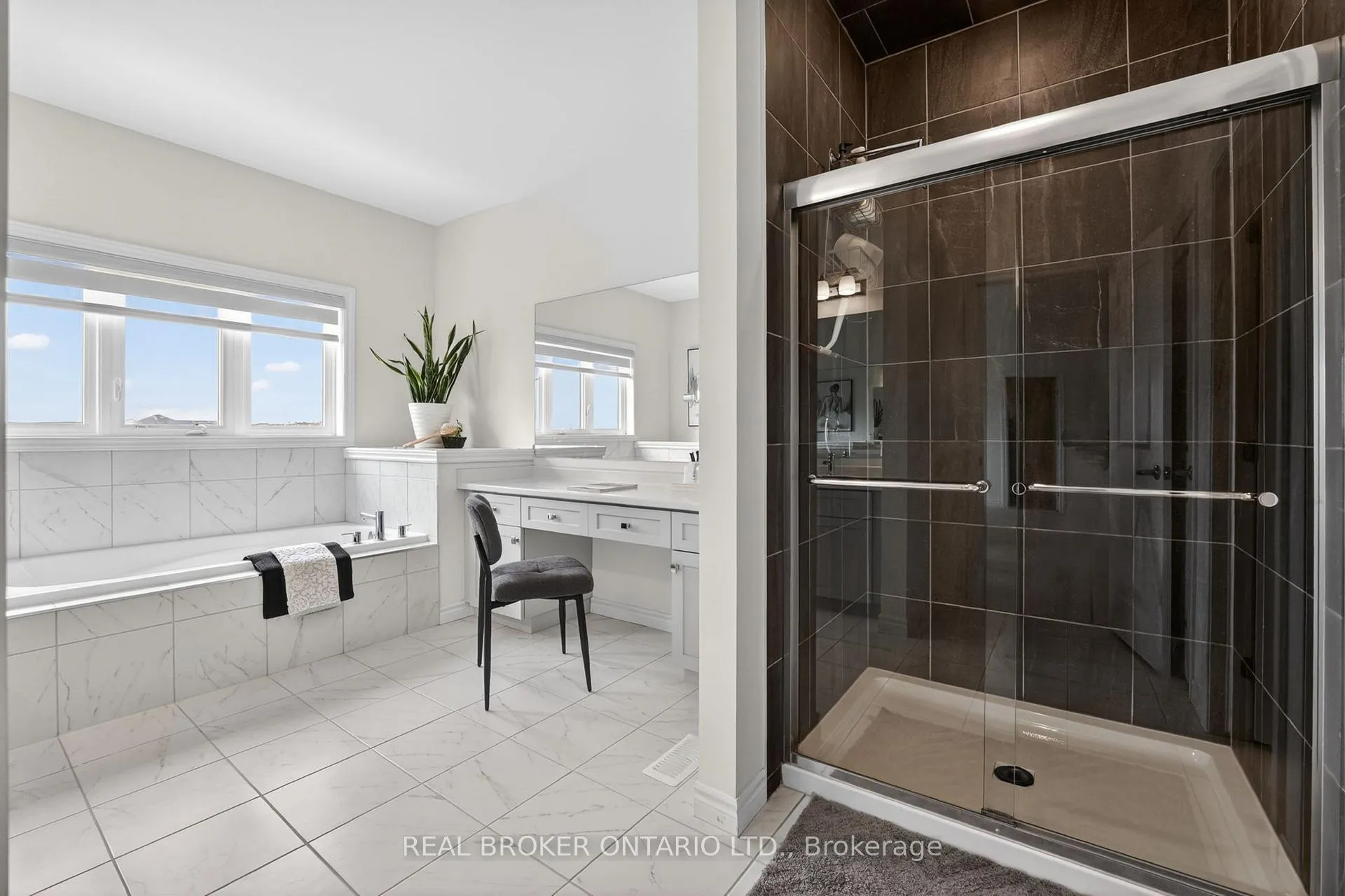 Photo 38 of 4057 Highland Park Drive, Lincoln, Beamsville — HOMEH
