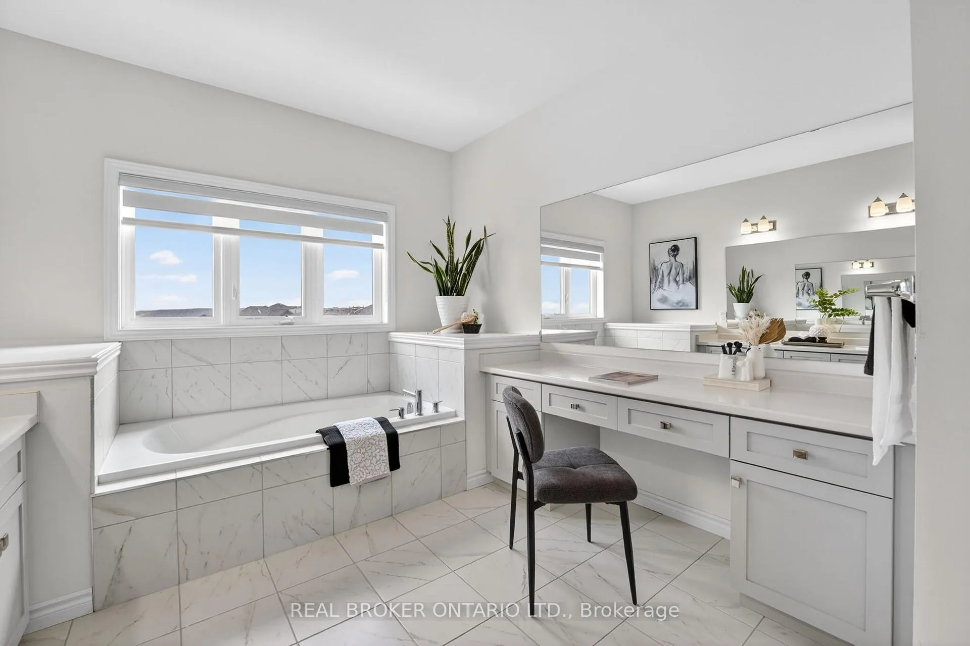 Photo 39 of 4057 Highland Park Drive, Lincoln, Beamsville — HOMEH