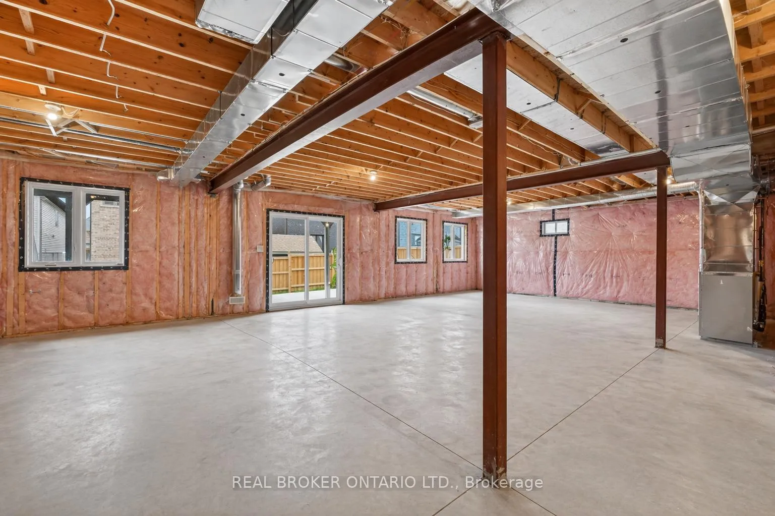 Photo 44 of 4057 Highland Park Drive, Lincoln, Beamsville — HOMEH