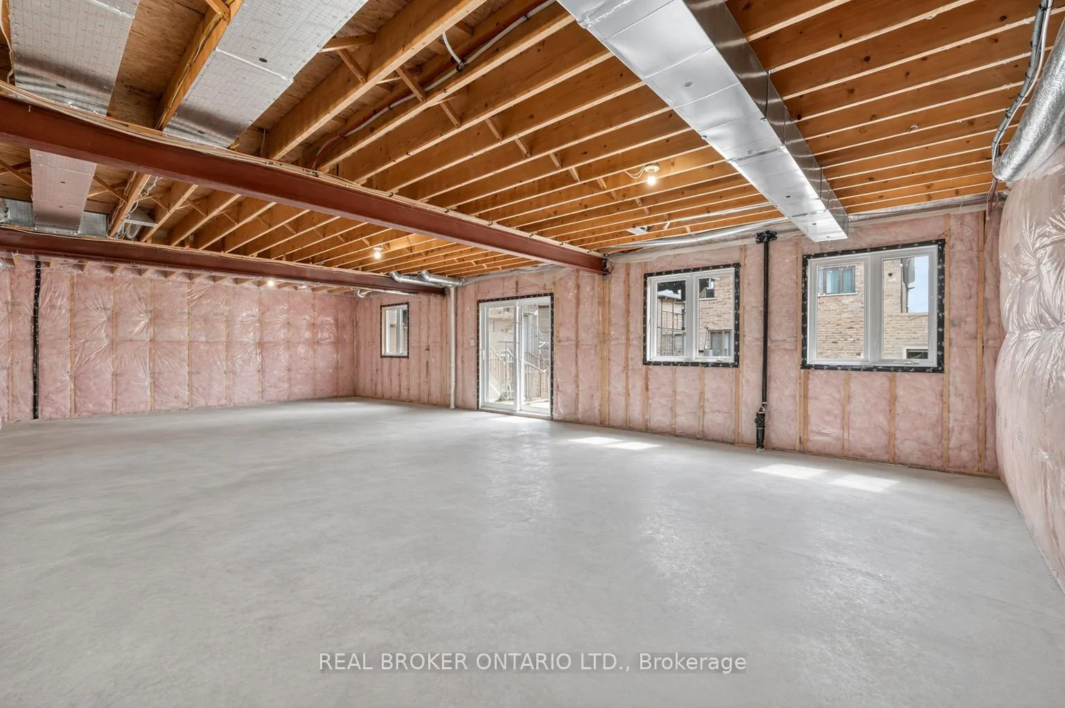 Photo 46 of 4057 Highland Park Drive, Lincoln, Beamsville — HOMEH