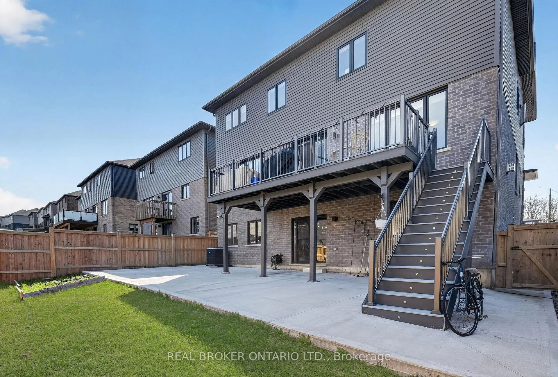 Photo 49 of 4057 Highland Park Drive, Lincoln, Beamsville — HOMEH