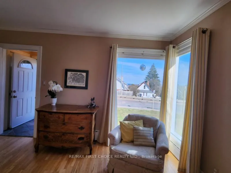 Photo 5 of 210 High Street S, Thunder Bay, Mariday Heights — HOMEH