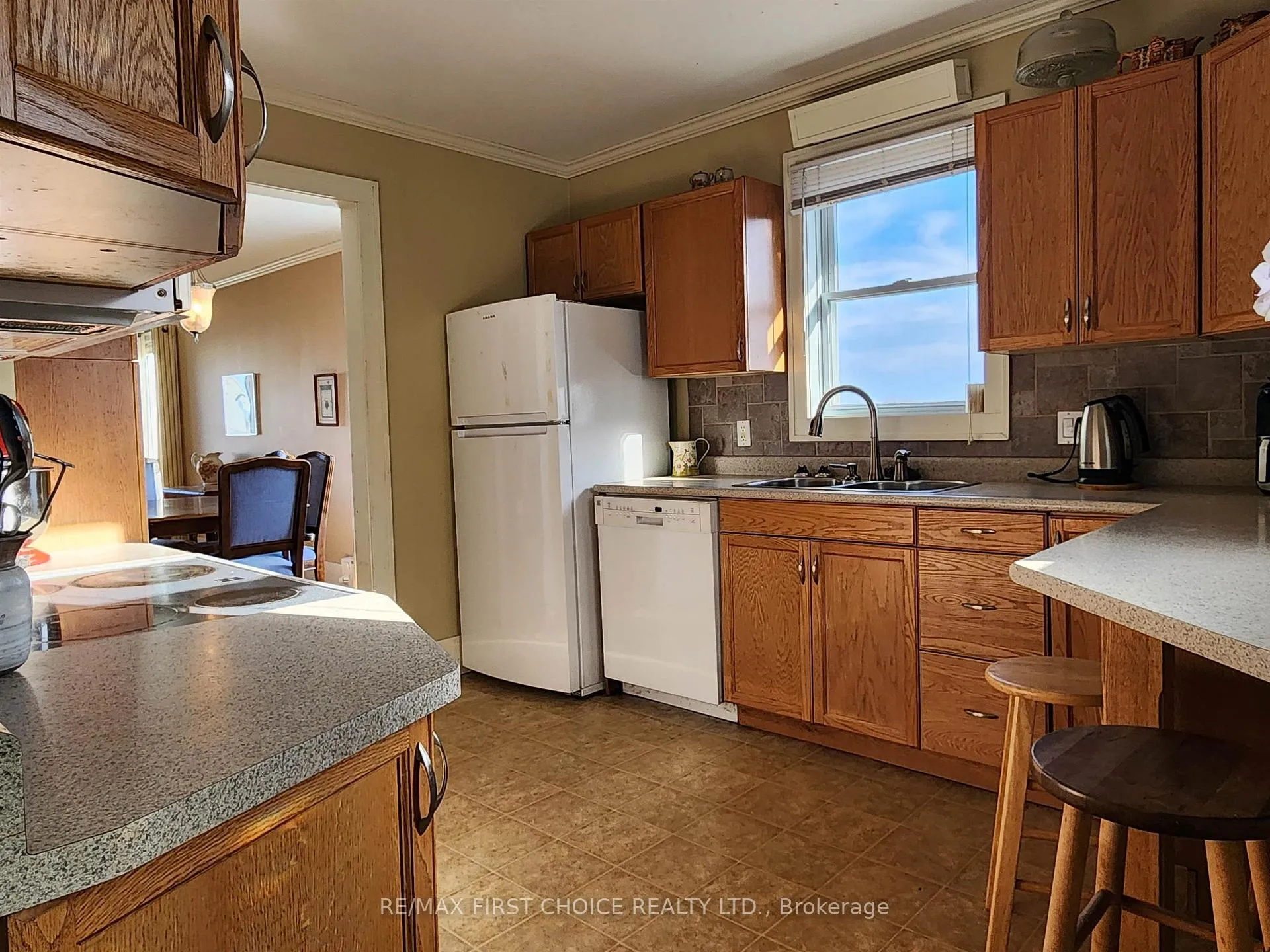 Photo 8 of 210 High Street S, Thunder Bay, Mariday Heights — HOMEH