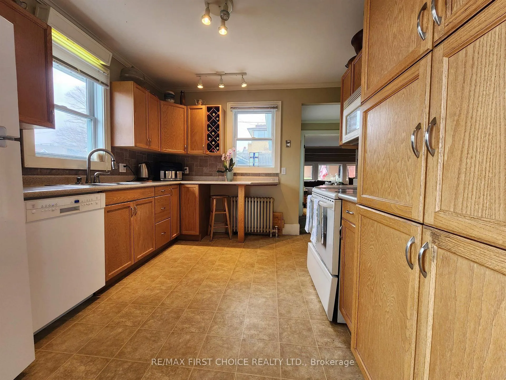 Photo 9 of 210 High Street S, Thunder Bay, Mariday Heights — HOMEH