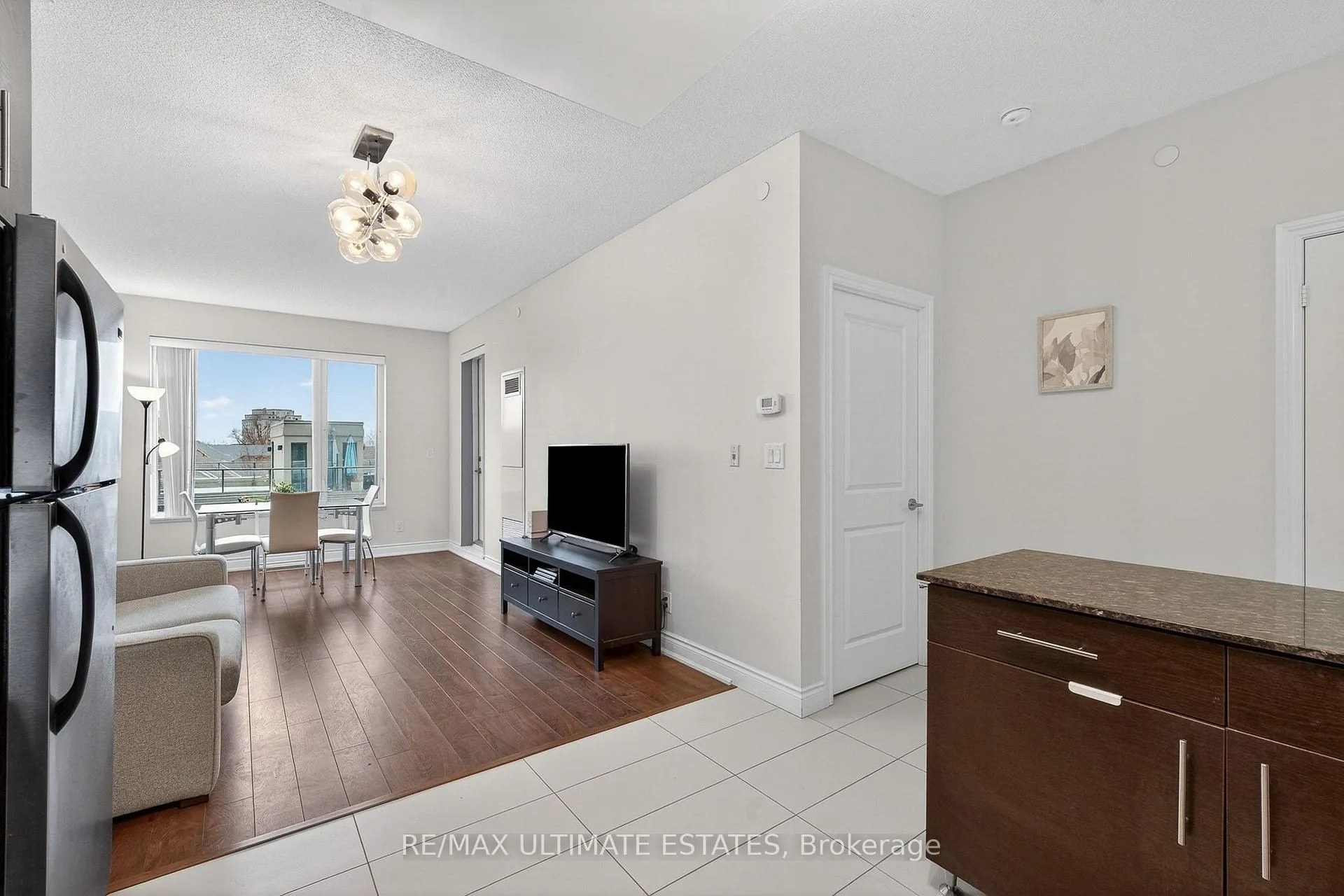 Photo 3 of 325 South Park Road N, Markham, Commerce Valley — HOMEH