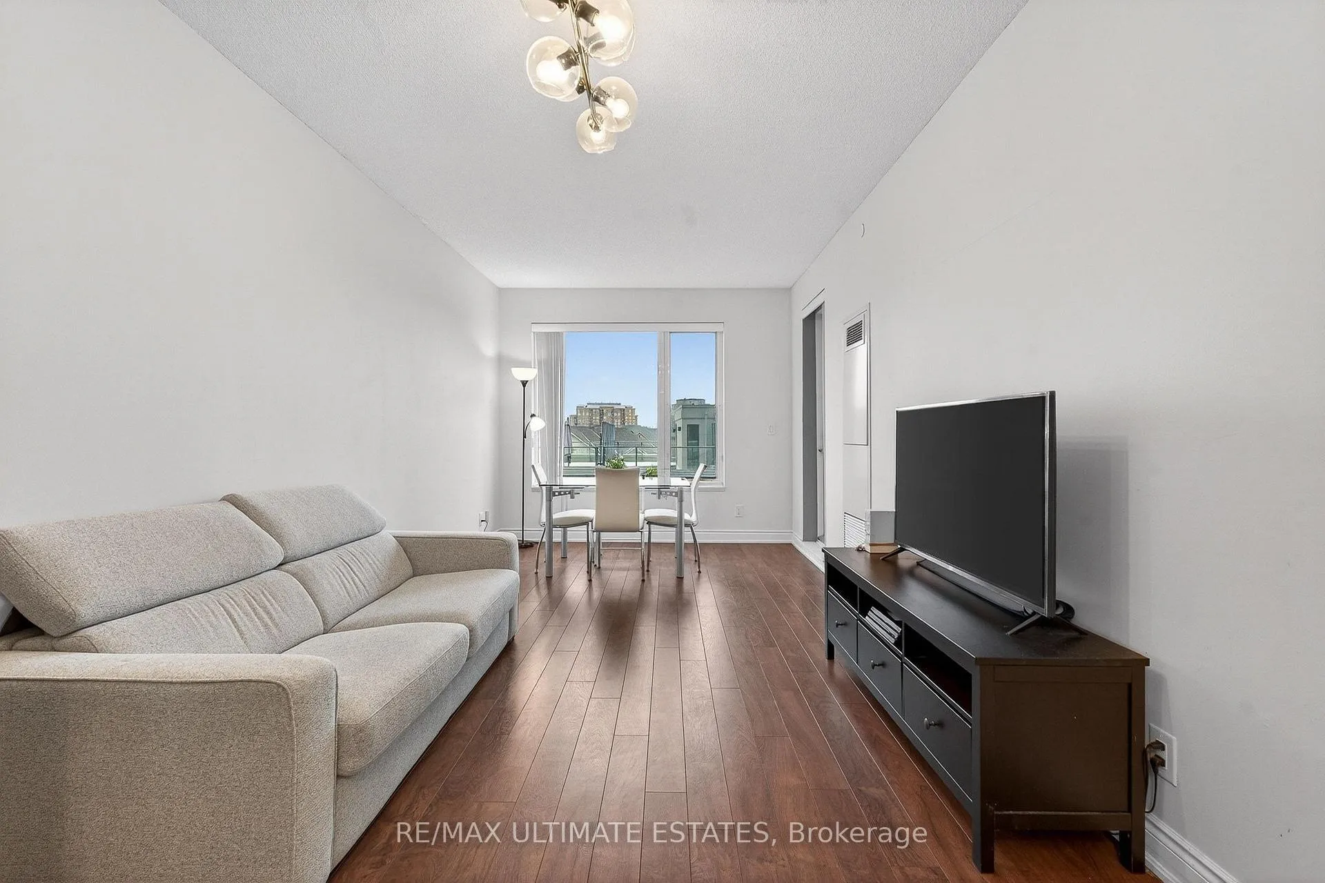 Photo 4 of 325 South Park Road N, Markham, Commerce Valley — HOMEH