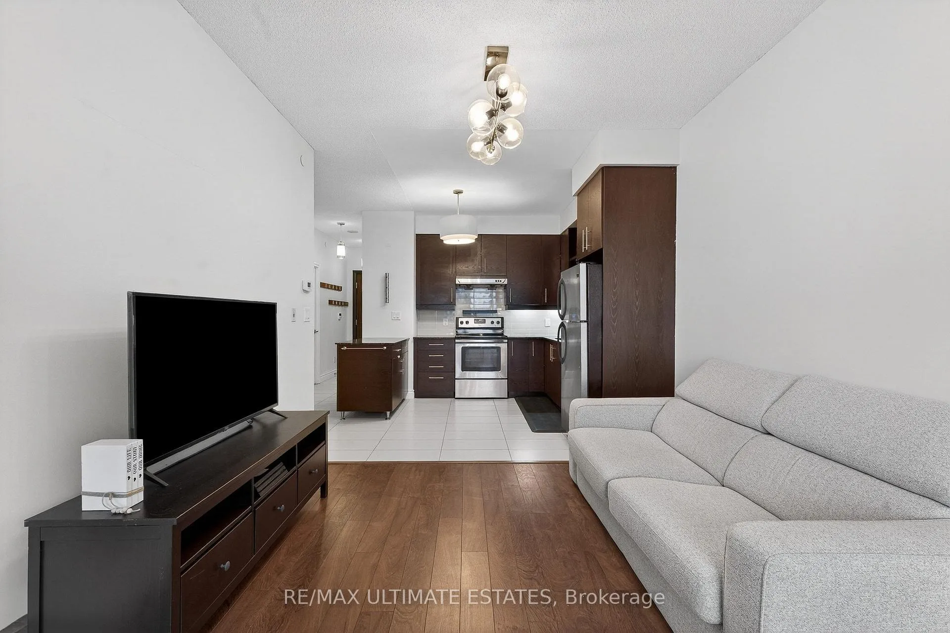 Photo 5 of 325 South Park Road N, Markham, Commerce Valley — HOMEH
