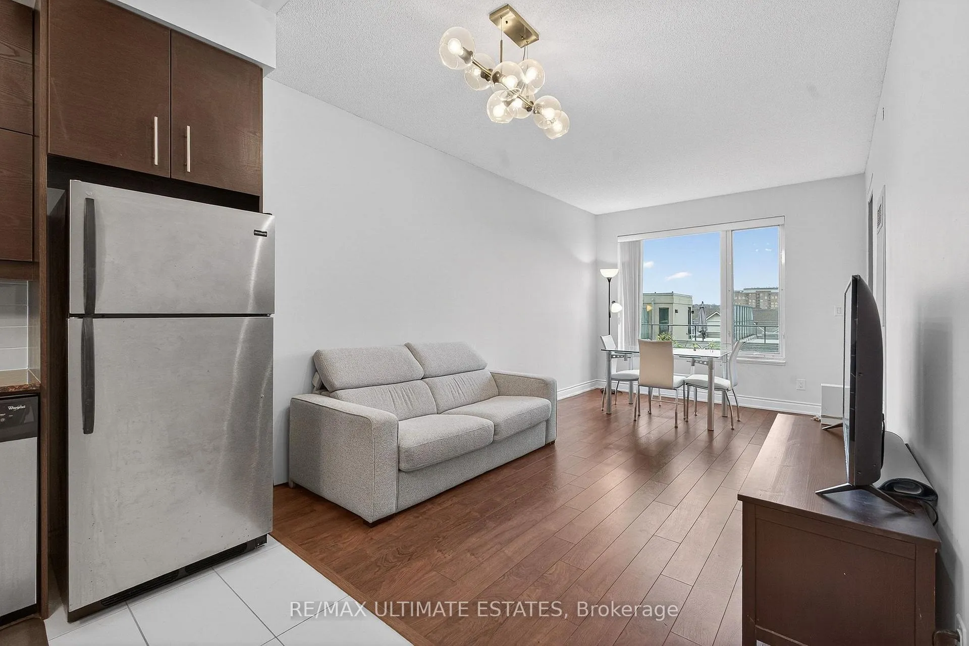 Photo 6 of 325 South Park Road N, Markham, Commerce Valley — HOMEH