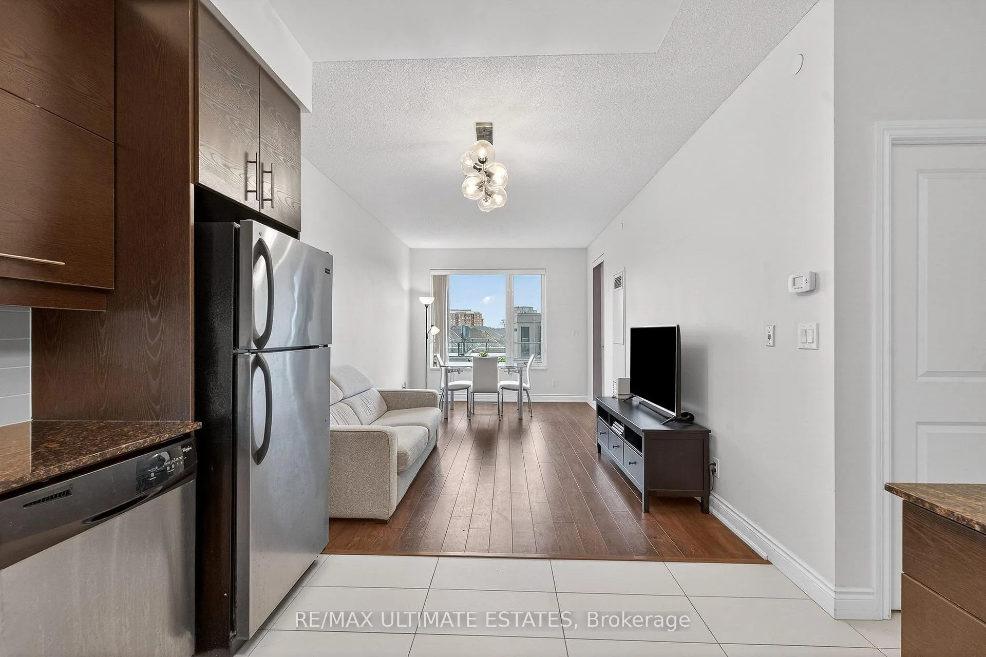Photo 7 of 325 South Park Road N, Markham, Commerce Valley — HOMEH
