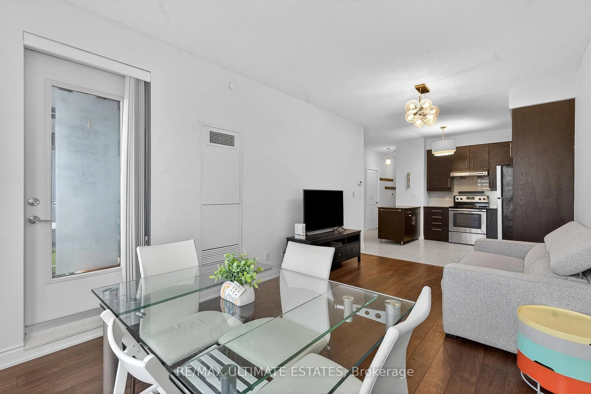 Photo 8 of 325 South Park Road N, Markham, Commerce Valley — HOMEH