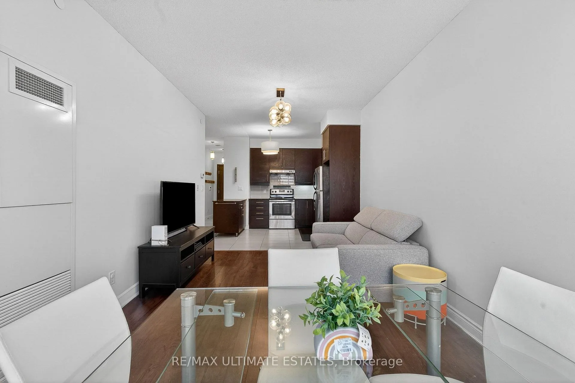 Photo 9 of 325 South Park Road N, Markham, Commerce Valley — HOMEH