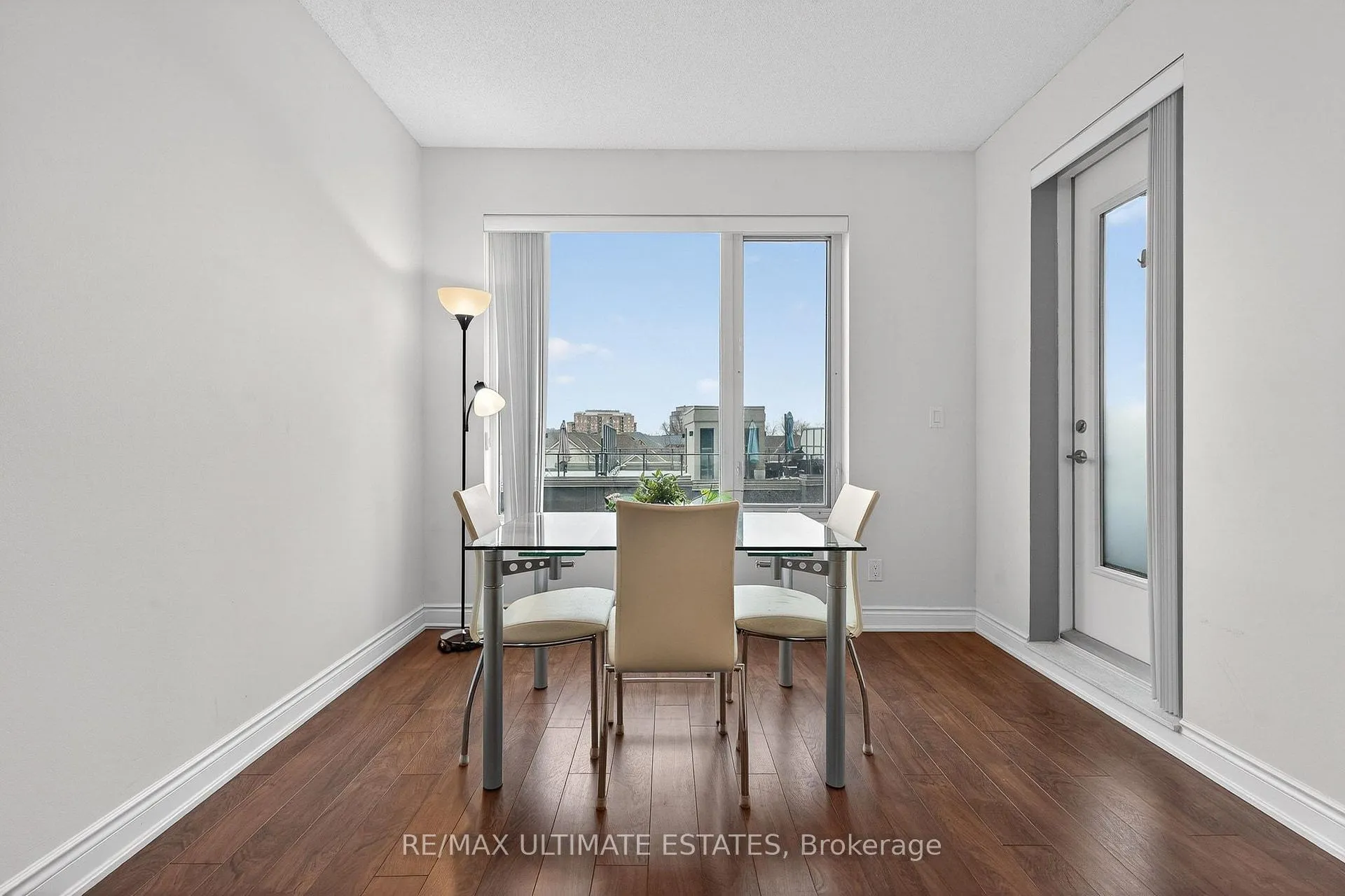 Photo 11 of 325 South Park Road N, Markham, Commerce Valley — HOMEH