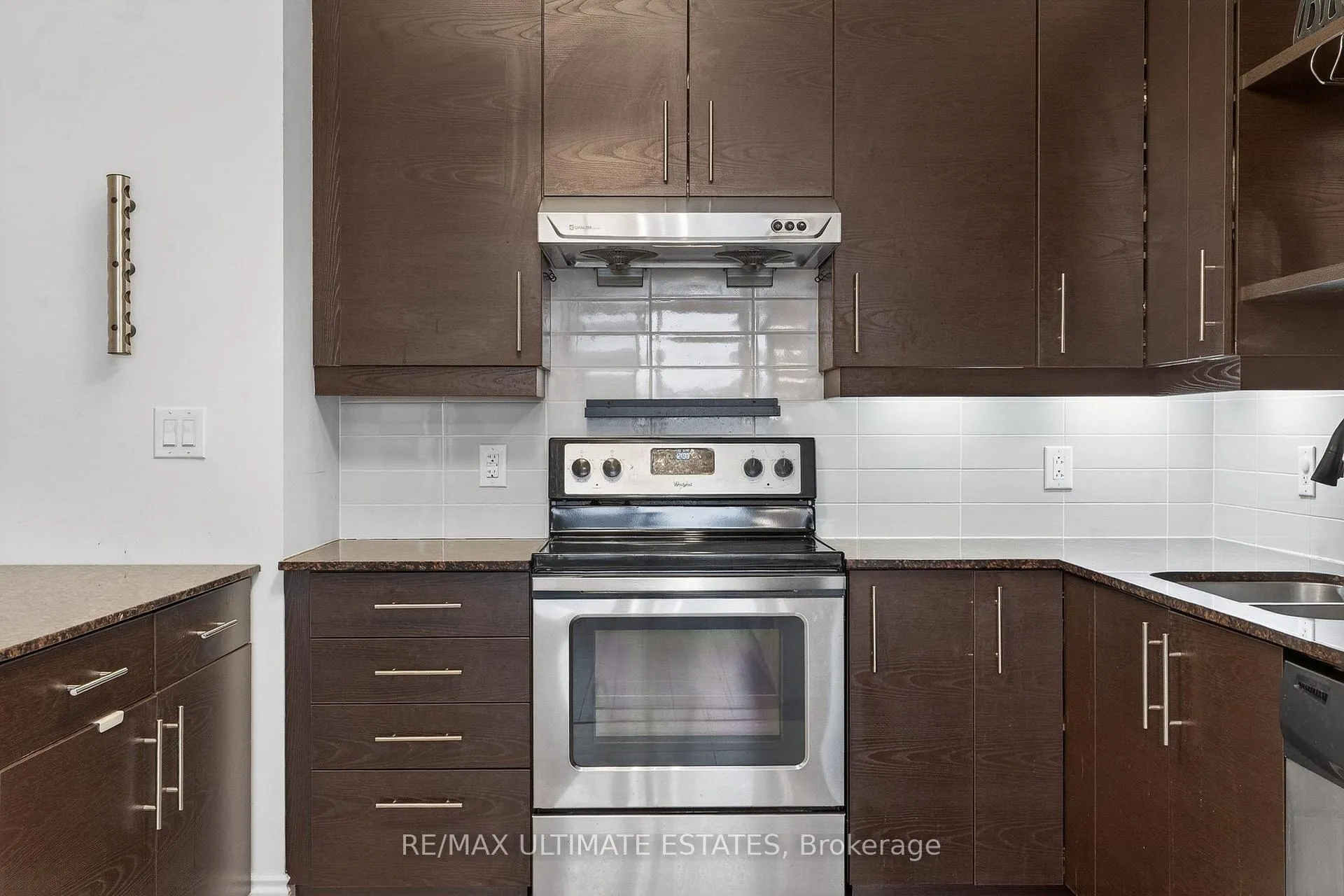 Photo 15 of 325 South Park Road N, Markham, Commerce Valley — HOMEH