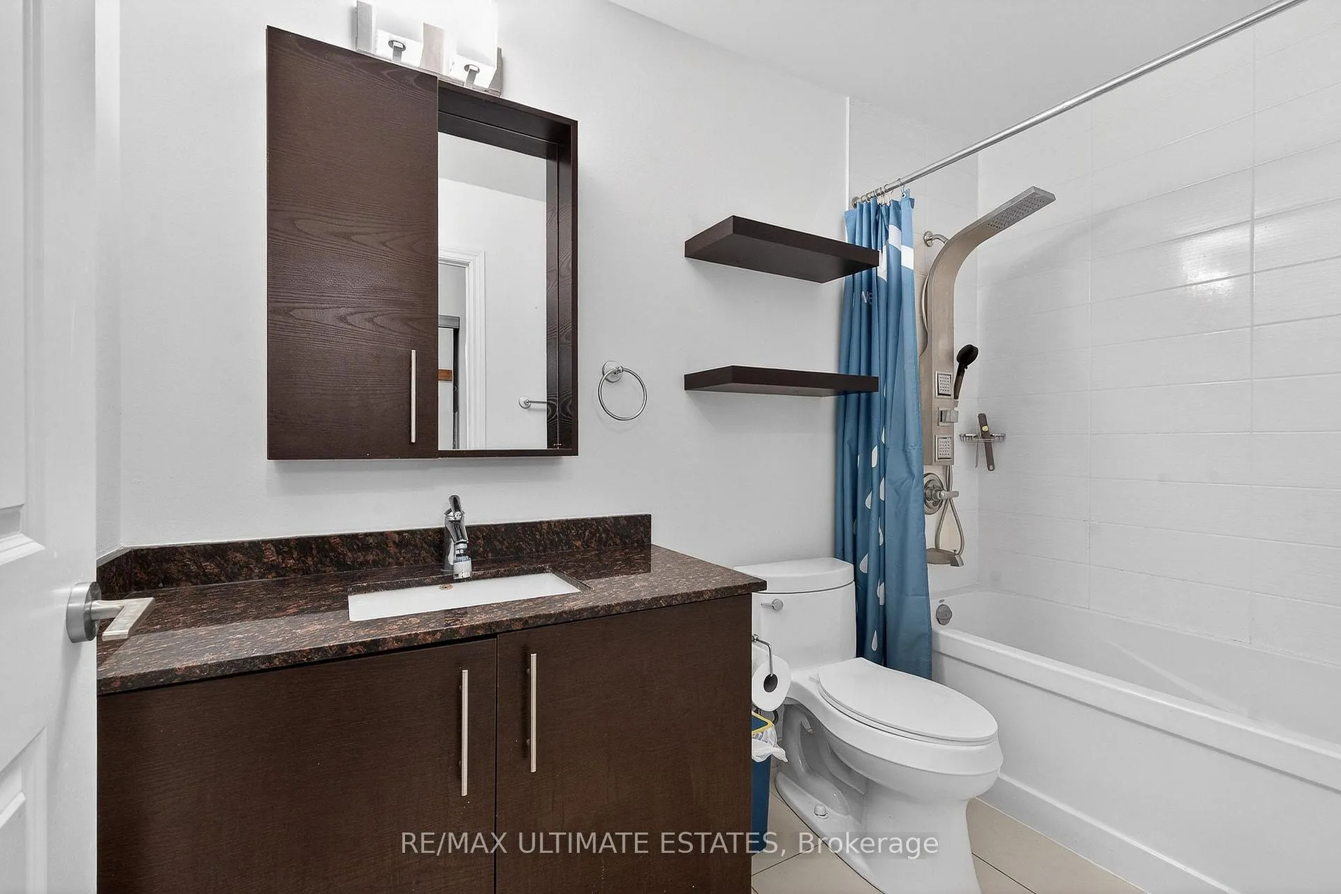 Photo 23 of 325 South Park Road N, Markham, Commerce Valley — HOMEH