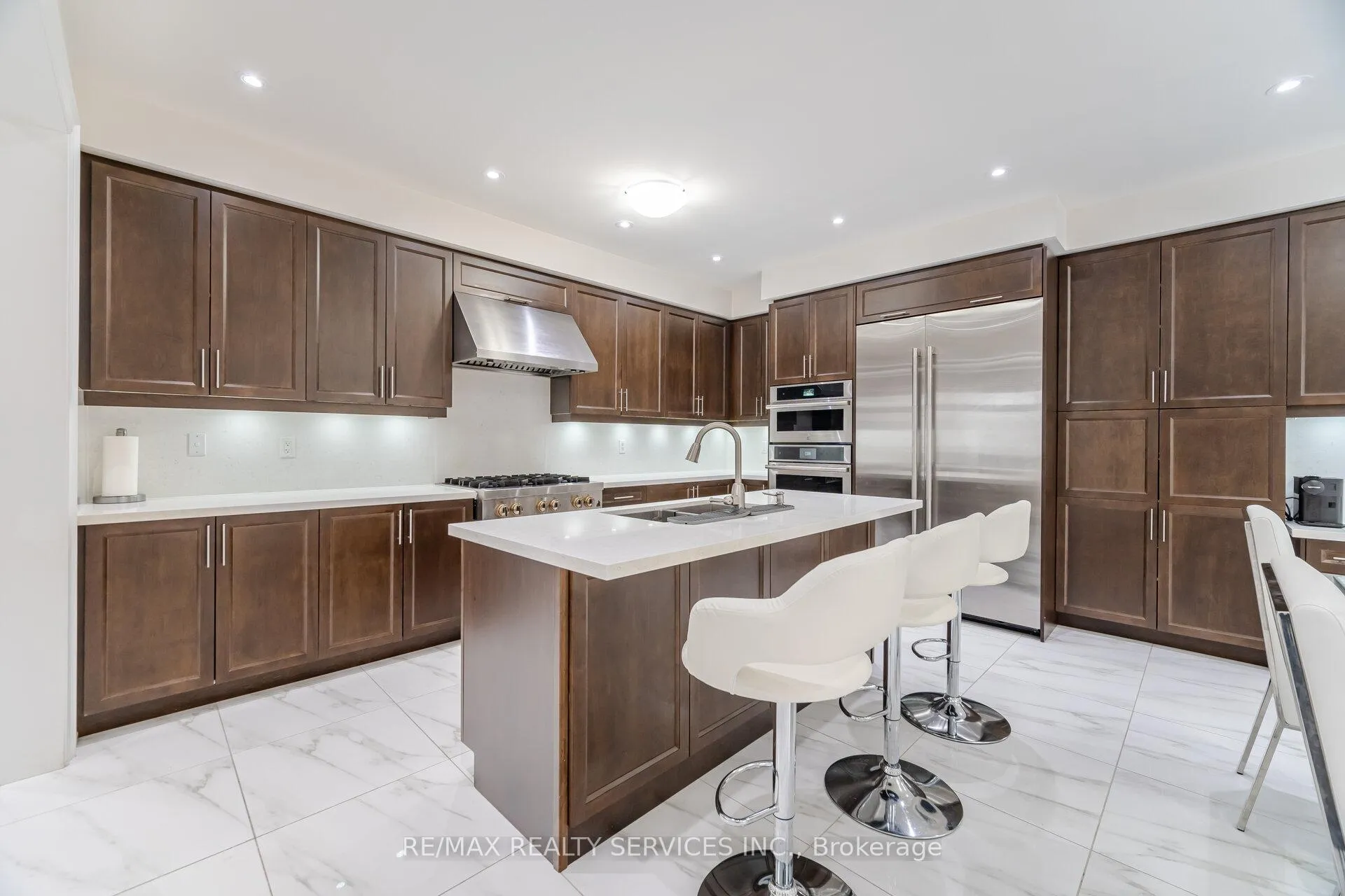 Photo 2 of 20 Royal Fern Crescent, Caledon, Rural Caledon — HOMEH