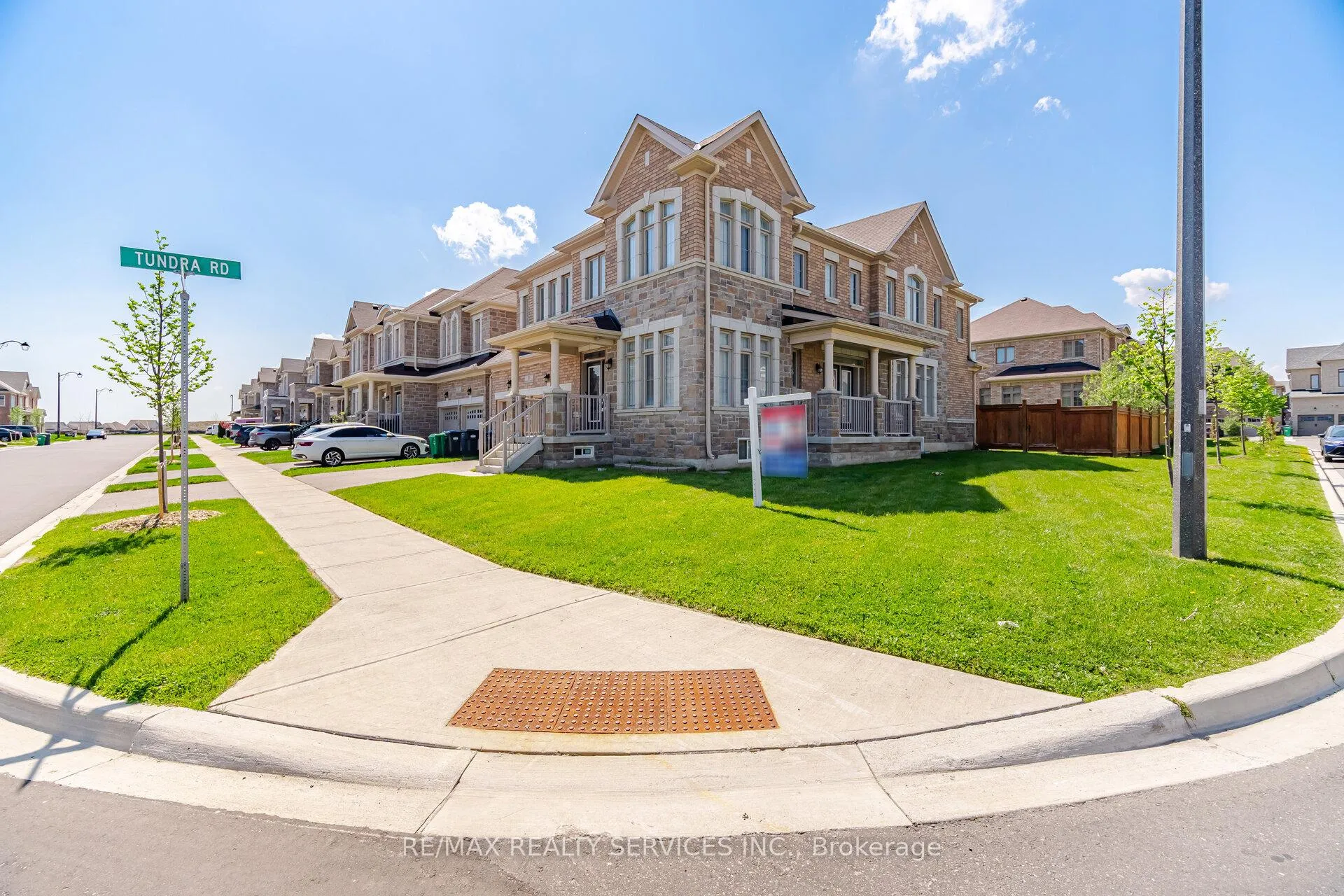 Photo 4 of 20 Royal Fern Crescent, Caledon, Rural Caledon — HOMEH