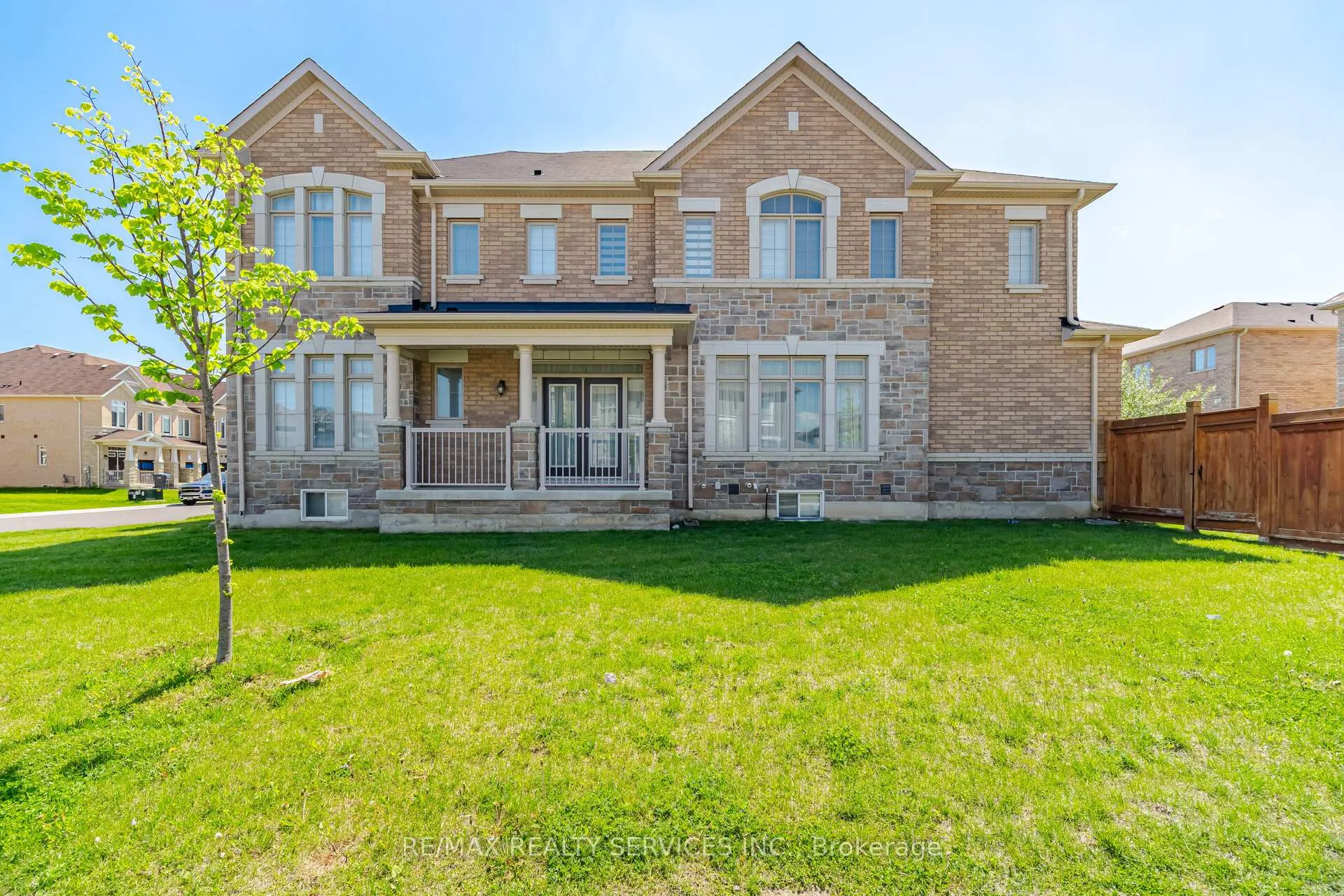 Photo 5 of 20 Royal Fern Crescent, Caledon, Rural Caledon — HOMEH