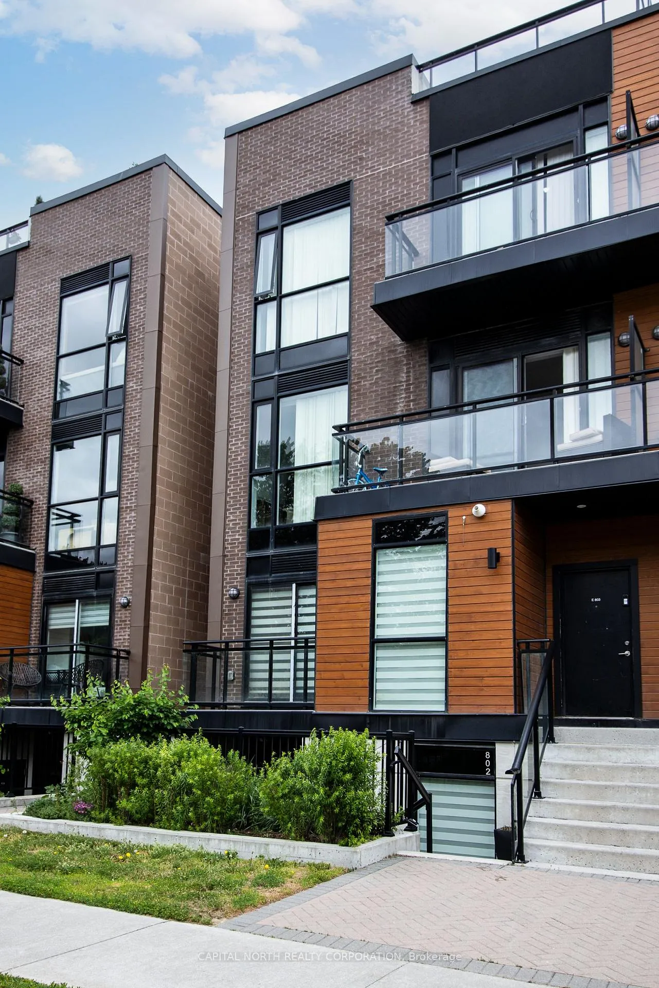 Photo 2 of Unit 802, 48 Coles Avenue, Vaughan, Vaughan Grove — HOMEH