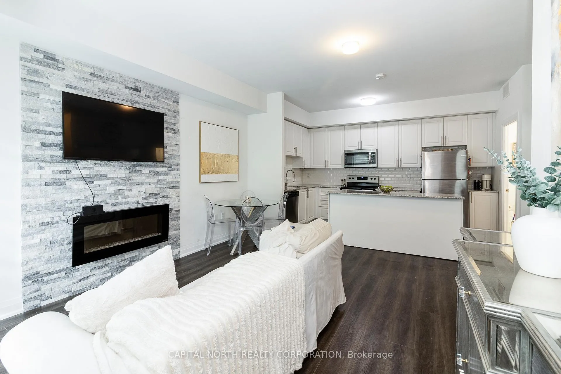 Photo 3 of Unit 802, 48 Coles Avenue, Vaughan, Vaughan Grove — HOMEH