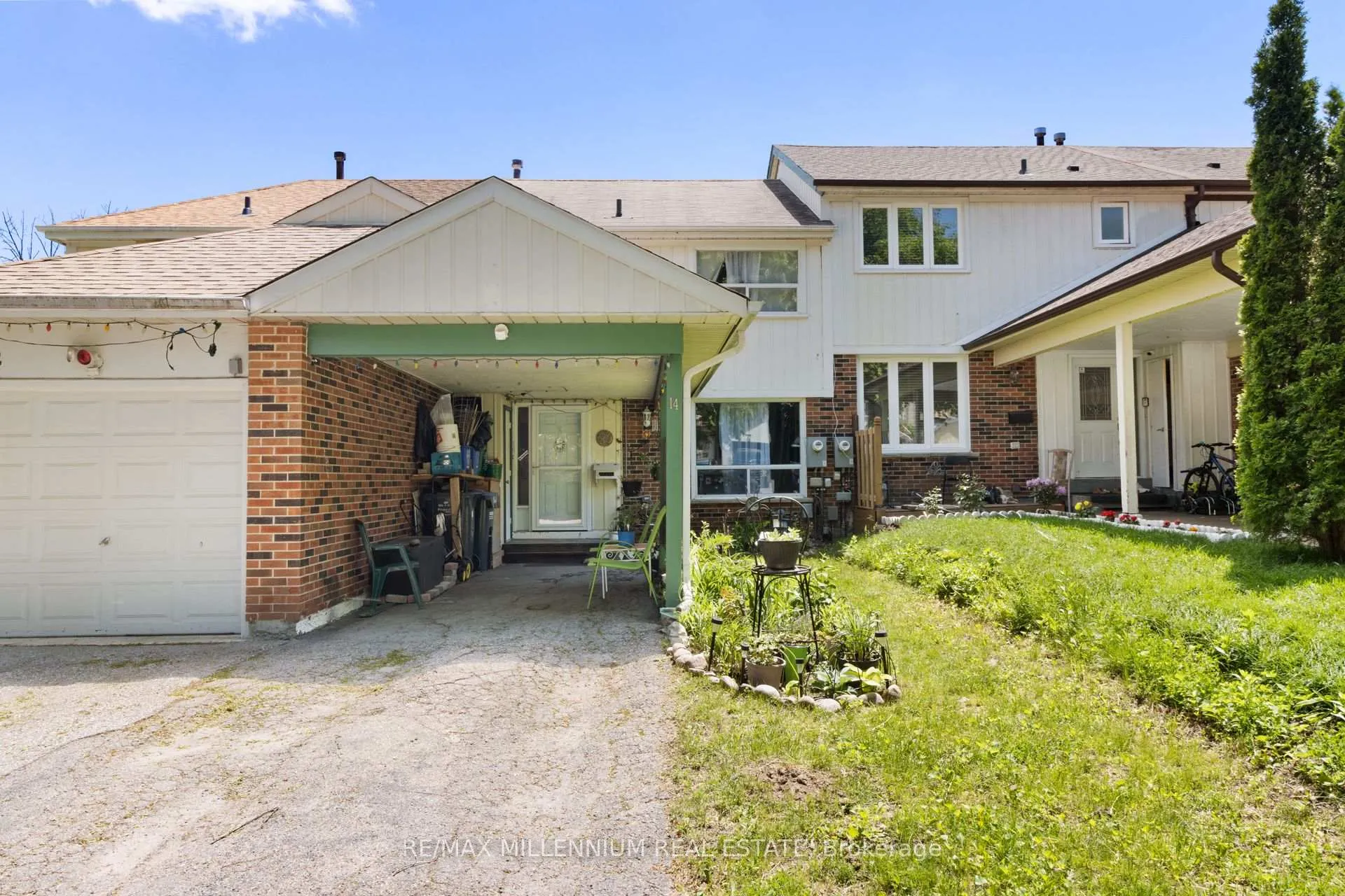 Photo 2 of 14 Laurier Court, Brampton, Heart Lake East — HOMEH