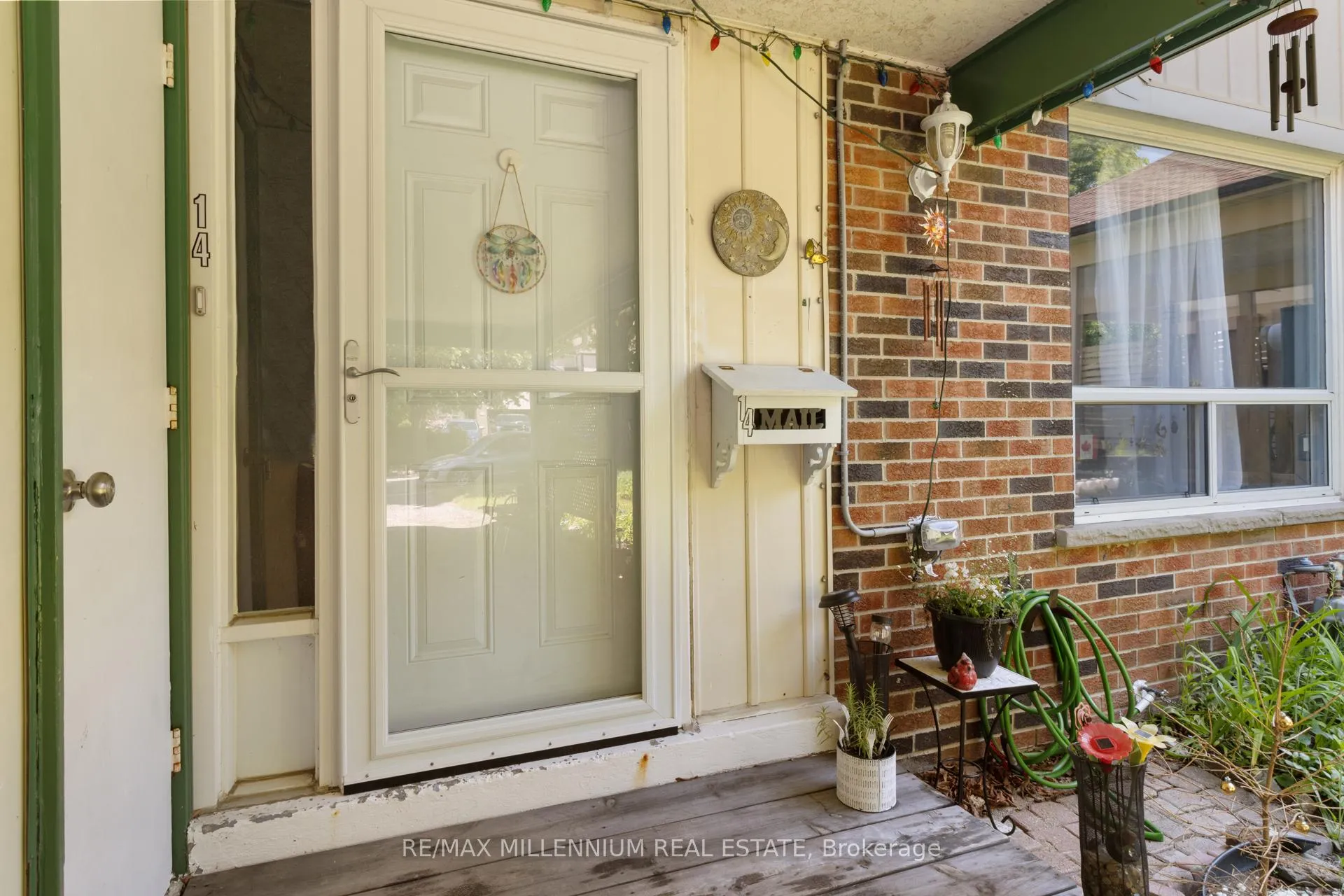 Photo 5 of 14 Laurier Court, Brampton, Heart Lake East — HOMEH
