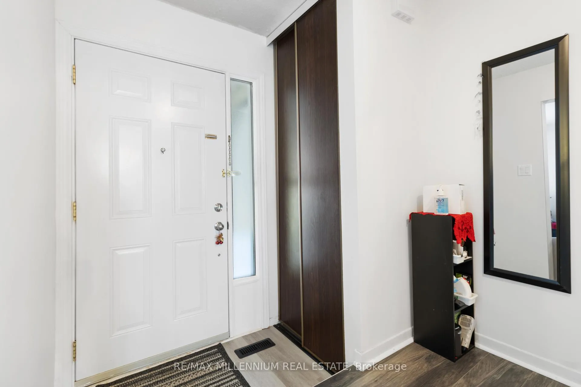 Photo 8 of 14 Laurier Court, Brampton, Heart Lake East — HOMEH
