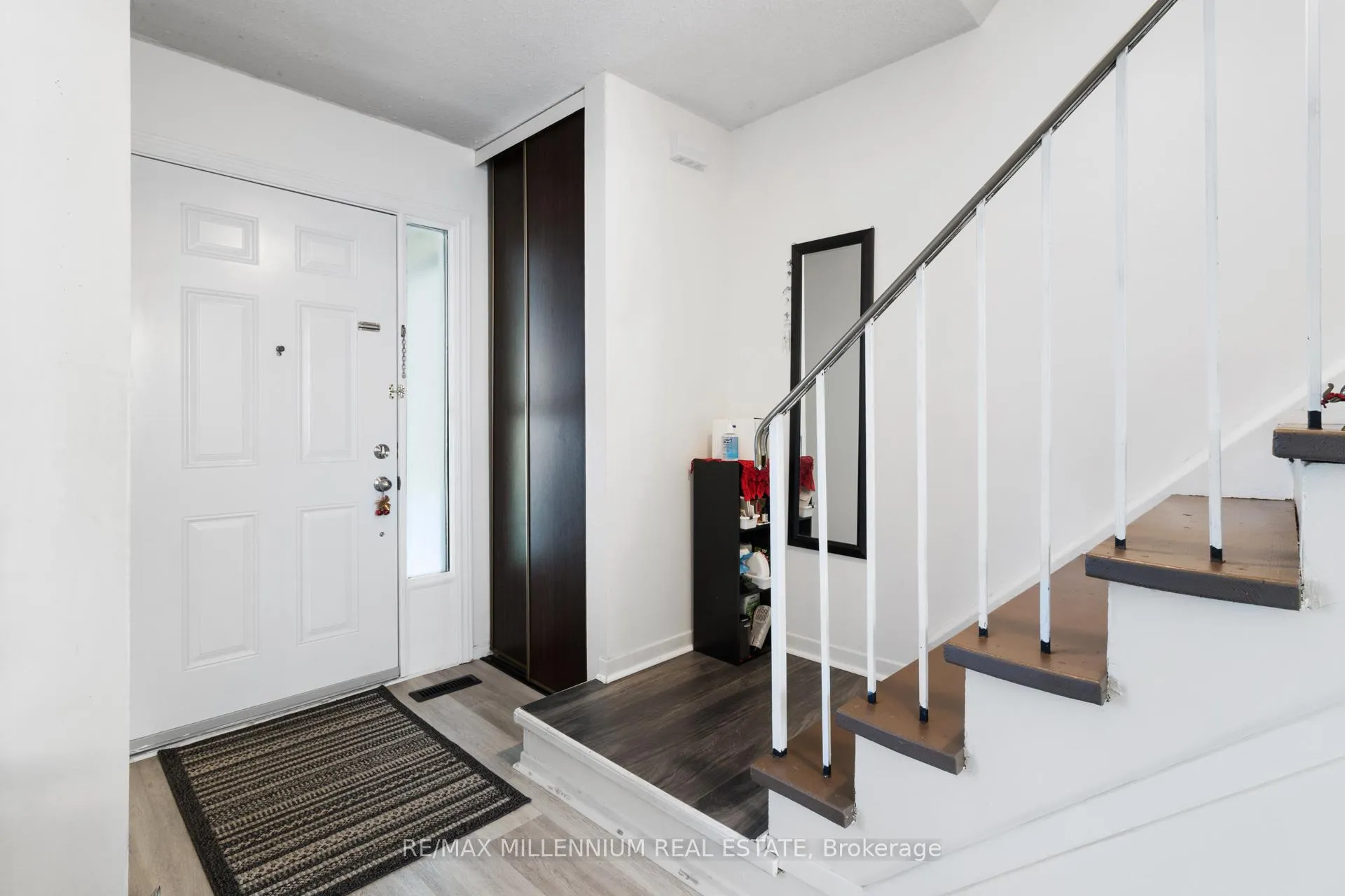 Photo 9 of 14 Laurier Court, Brampton, Heart Lake East — HOMEH